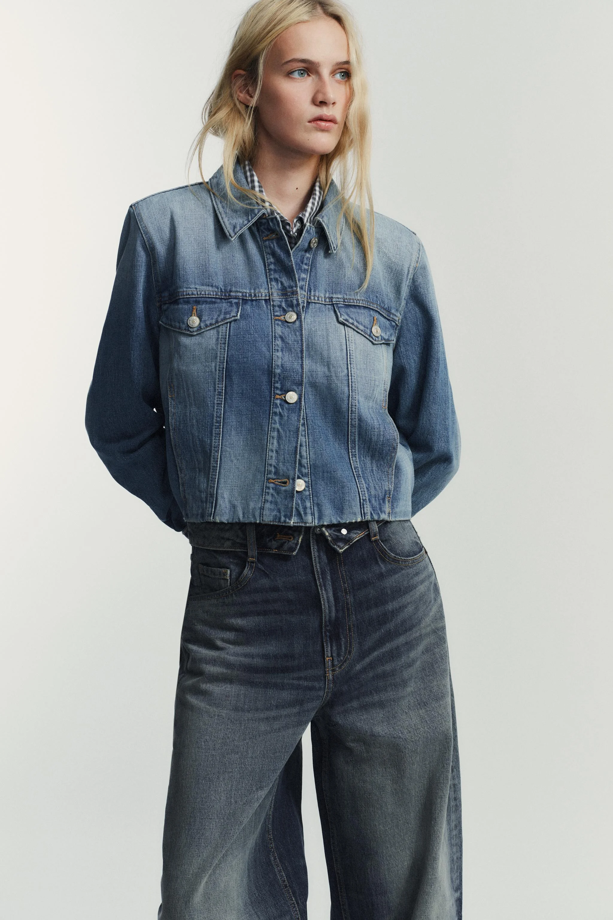 شلوار جین با کمر تاشده و فاق متوسط