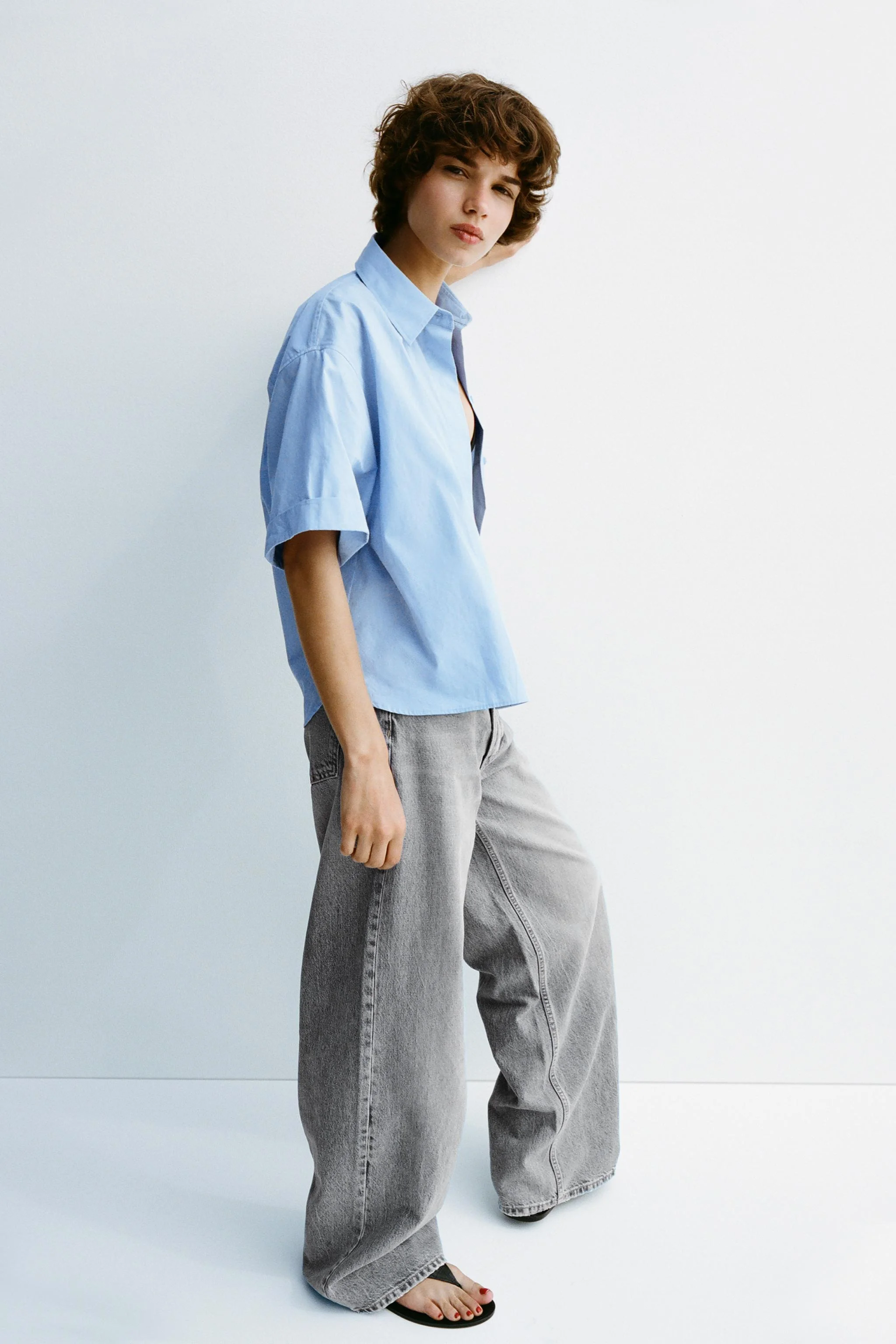 شلوار جین پاچه گشاد کمر بلند با مدل ضربدری