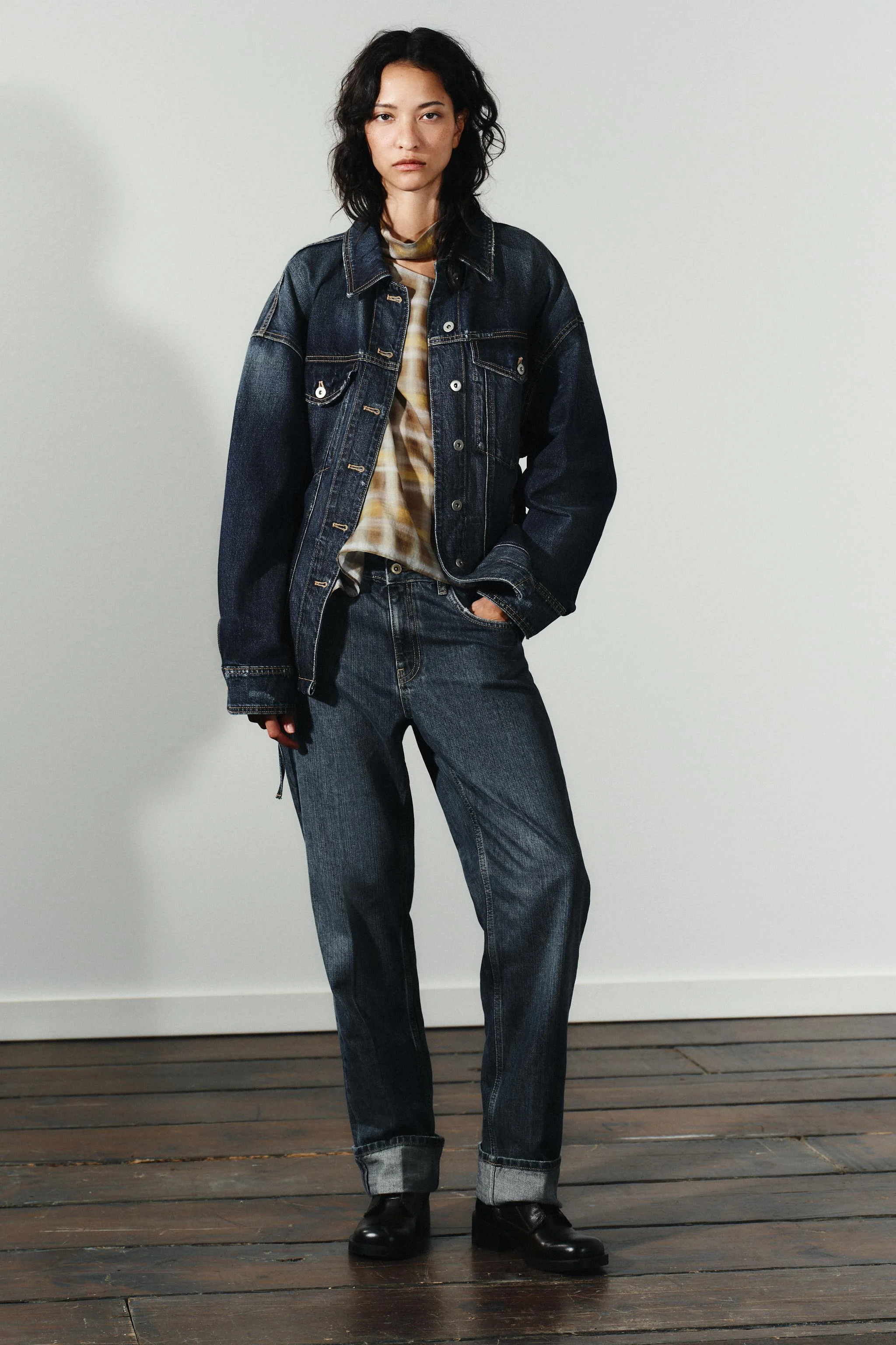 شلوار جین راسته تاشو با کمر متوسط