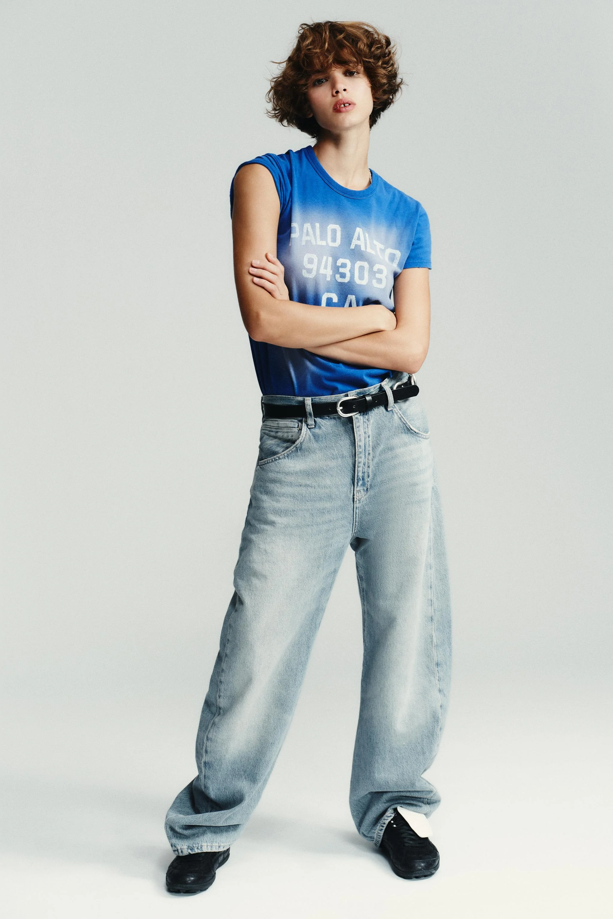 شلوار جین مید وست با درزهای جابجا شده و سایز بزرگ