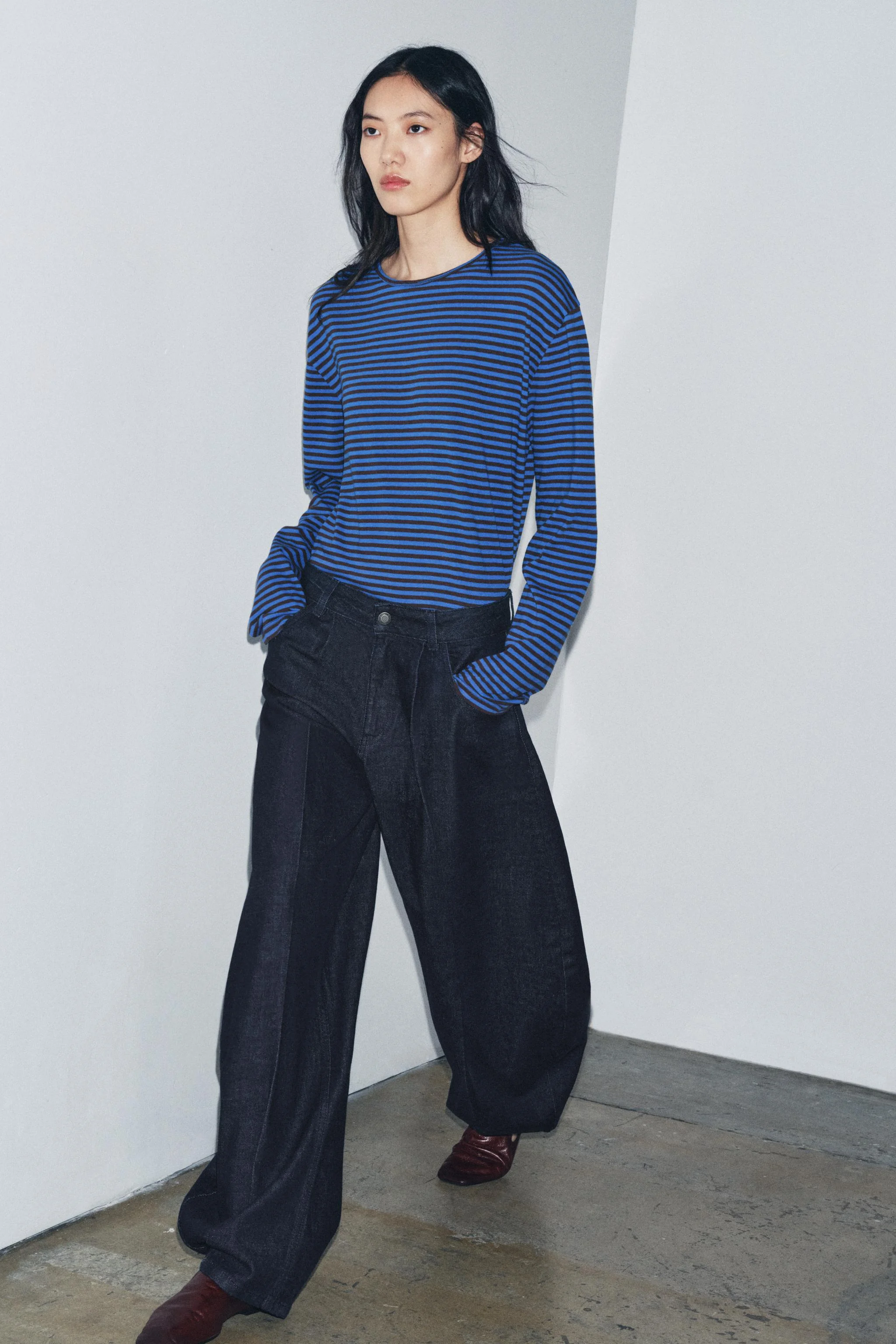 شلوار جین زنانه مدل Balloon با فاق متوسط از کالکشن ZW