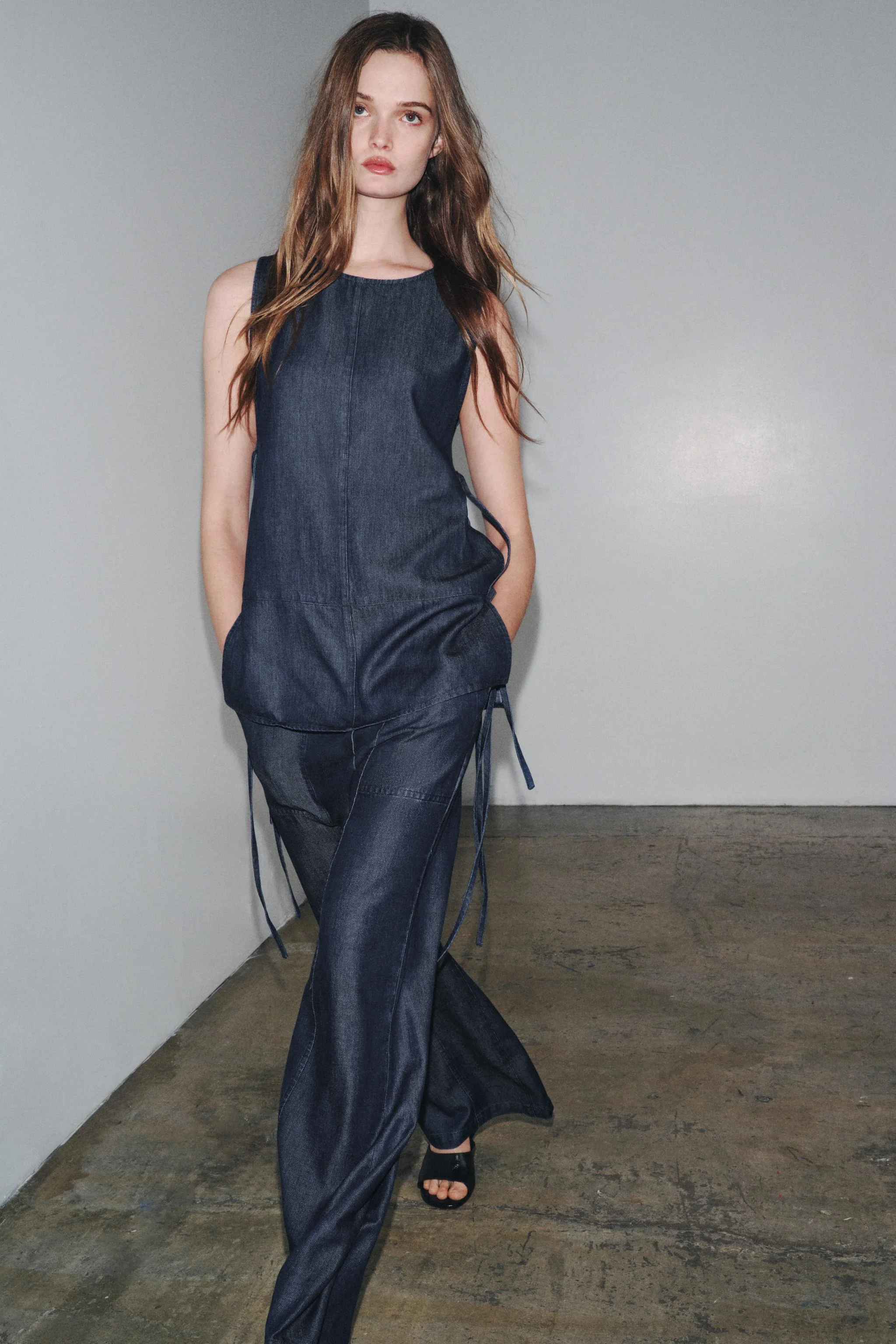 شلوار جین زنانه مدل CROSSOVER از ZW COLLECTION