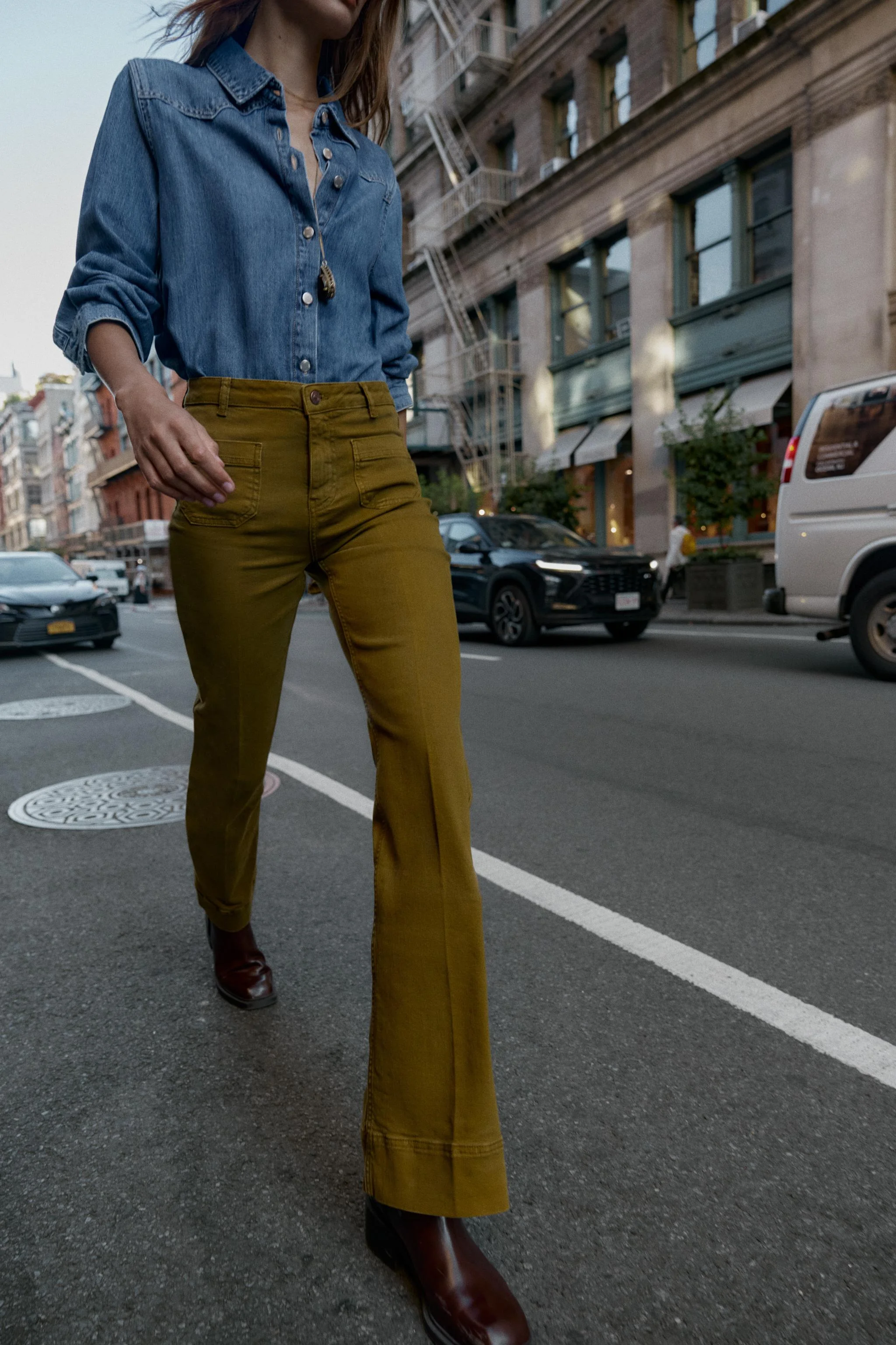 شلوار جین فاق بلند Z1975 با جیب های وصله ای