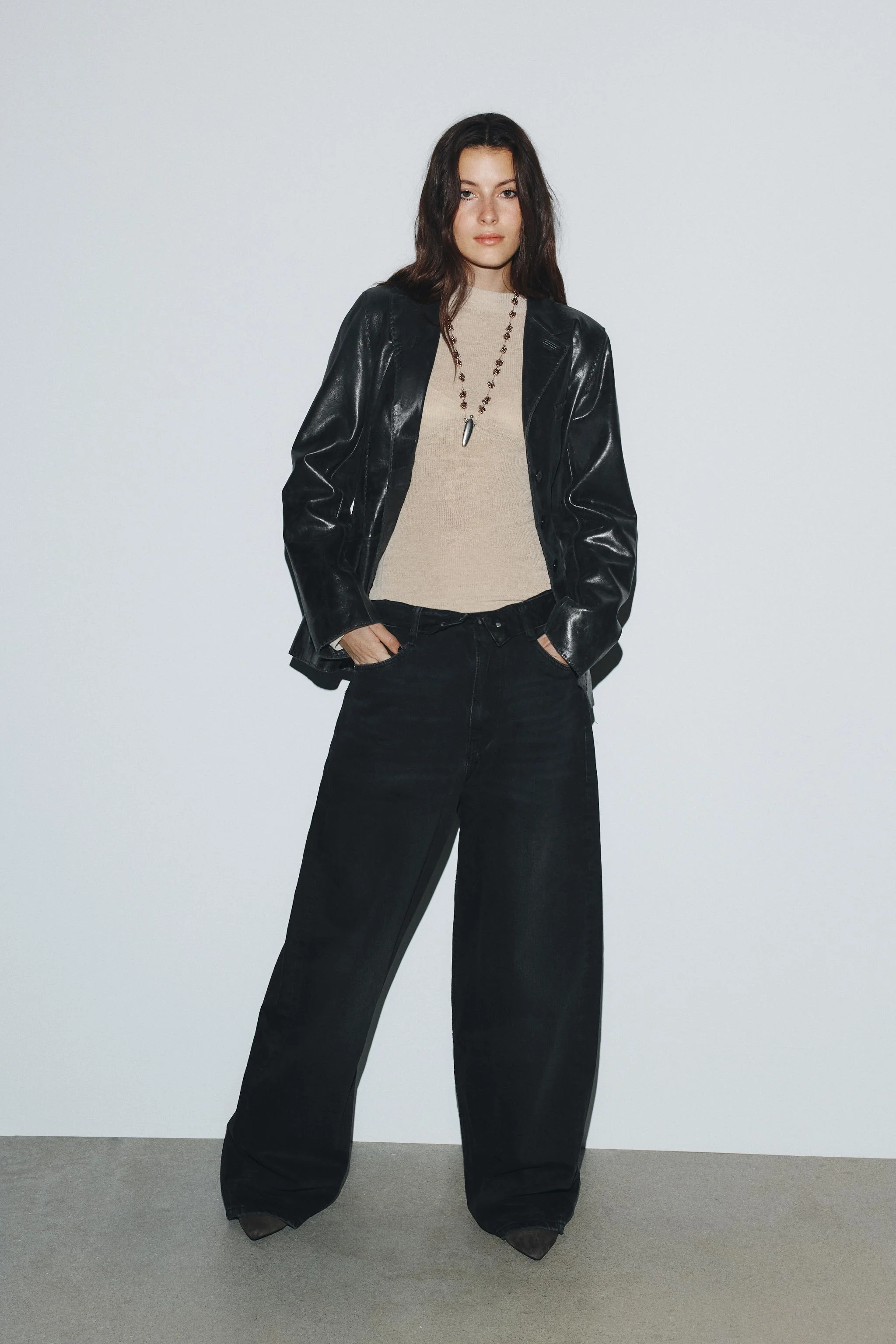 شلوار جین فاق متوسط با کمر تاشده