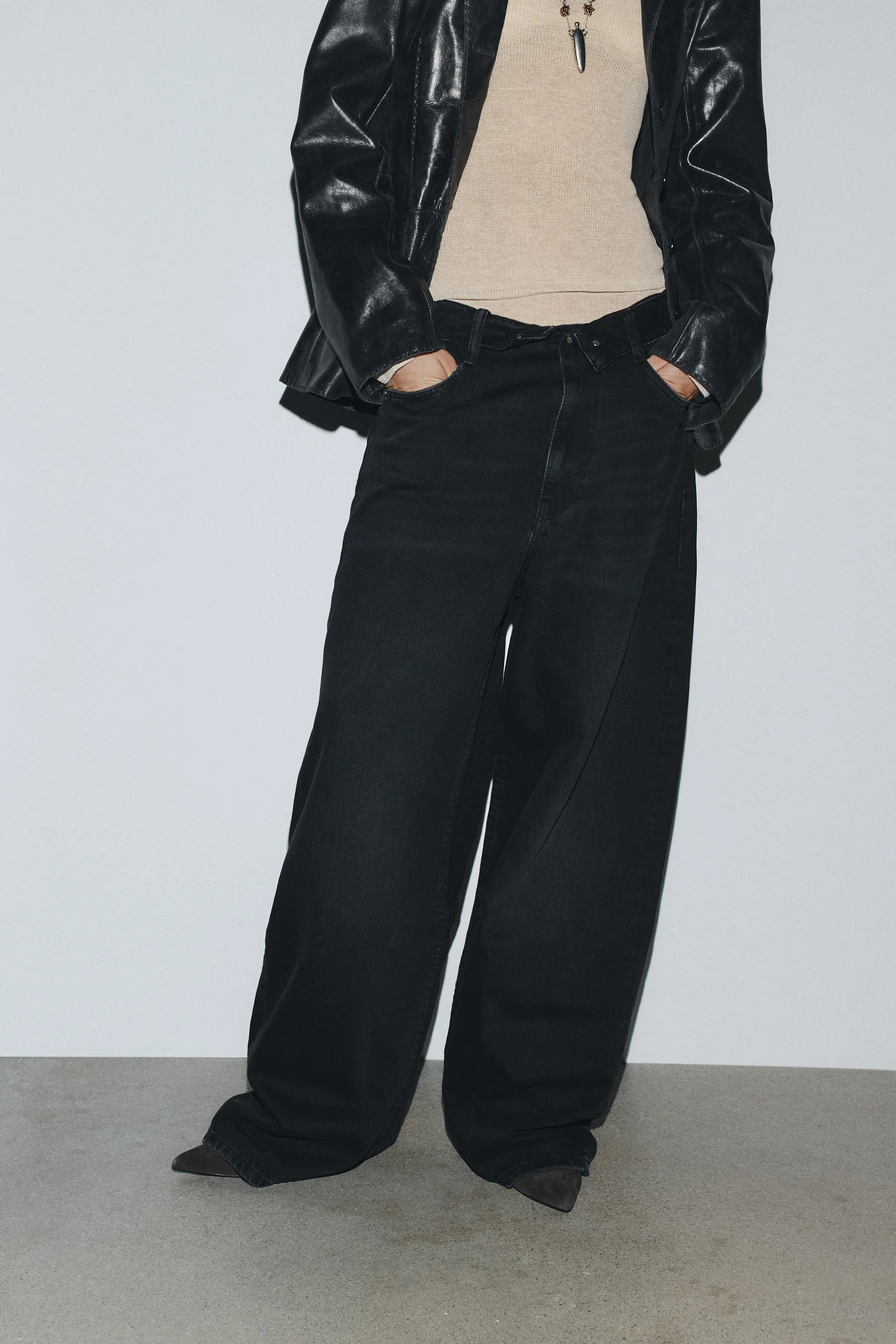 شلوار جین فاق متوسط با کمر تاشده