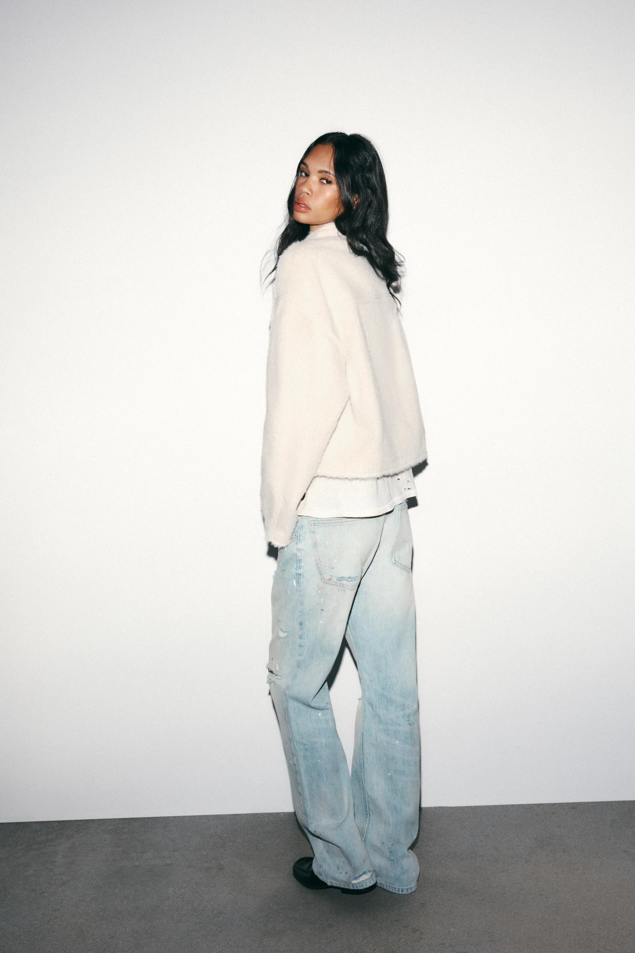 شلوار جین راسته با فاق متوسط شلوار جین راسته با فاق متوسط