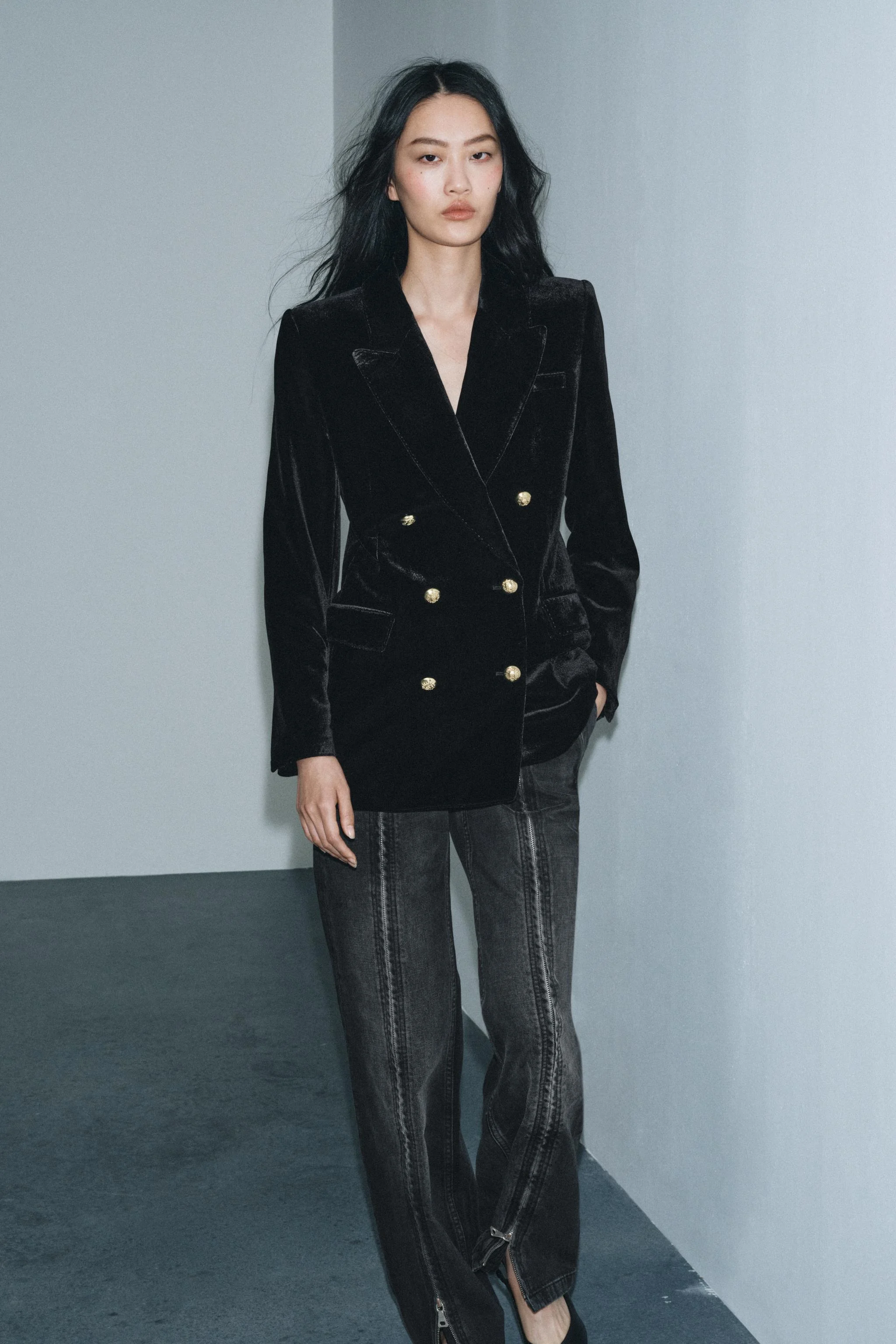 شلوار جین پاچه گشاد و کمر متوسط زیپ دار ZW COLLECTION