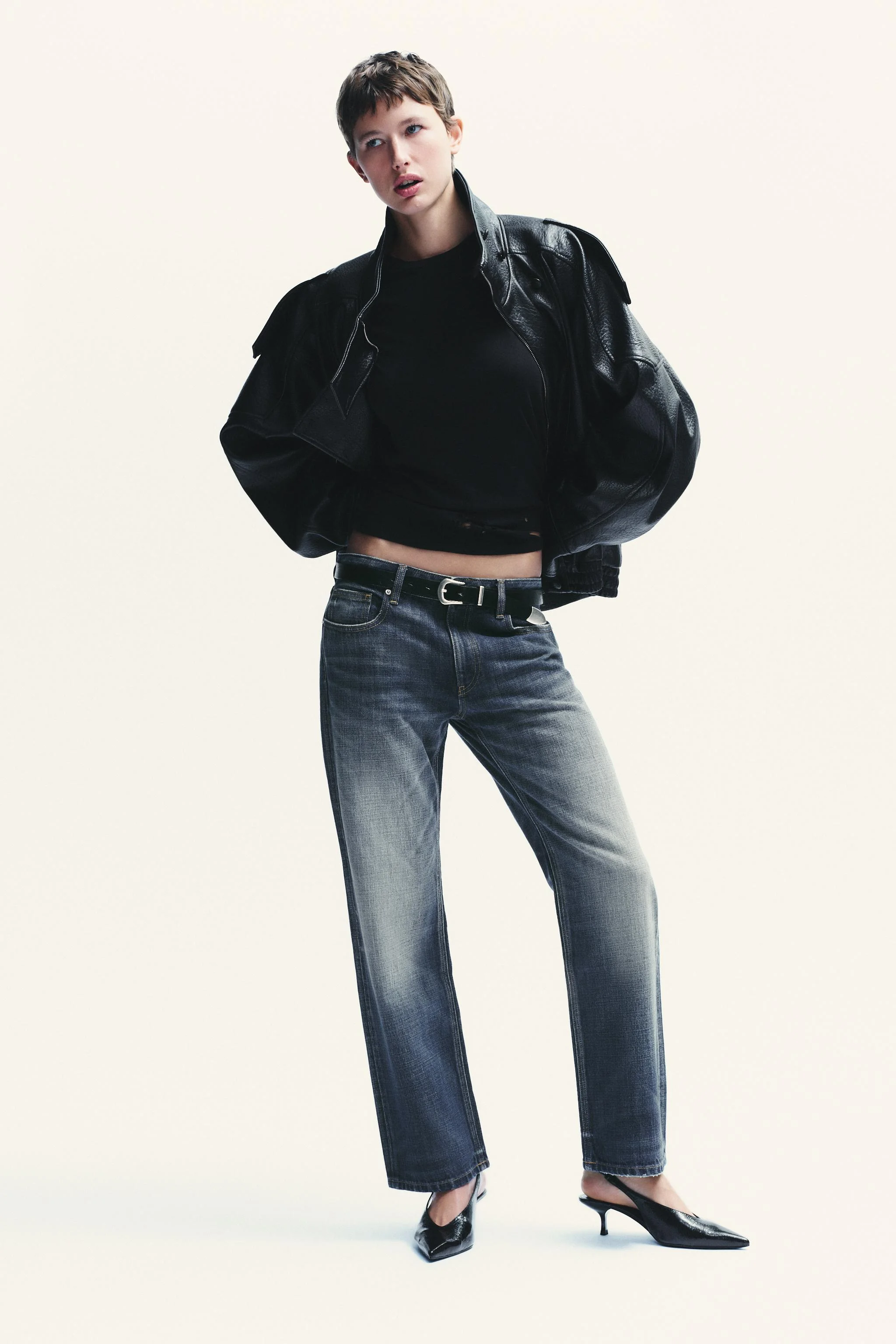 شلوار جین راسته کوتاه با کمر فاق کوتاه