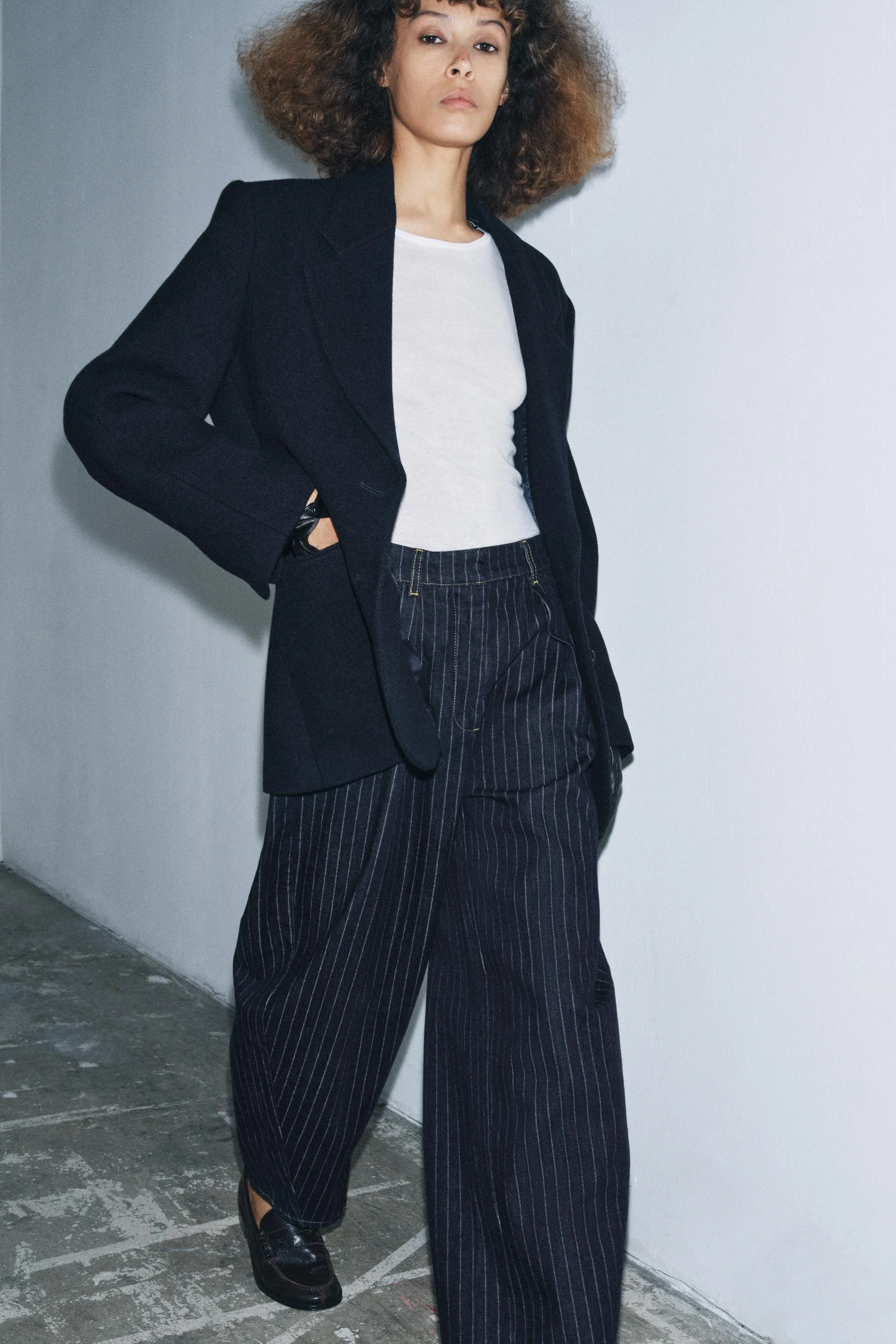 شلوار جین زنانه ZW COLLECTION با فاق متوسط و طرح راه راه