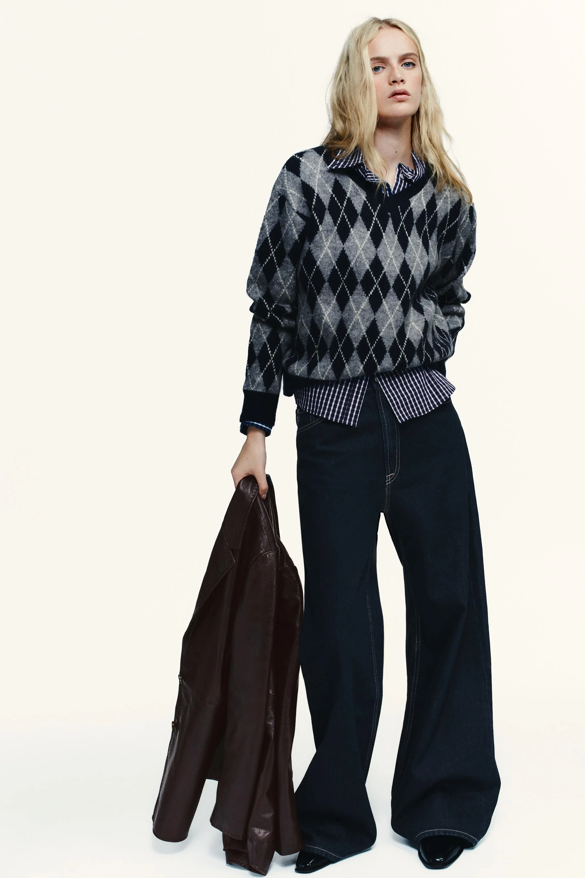 شلوار جین پاچه گشاد و کمر بلند شلوار جین پاچه گشاد و کمر بلند