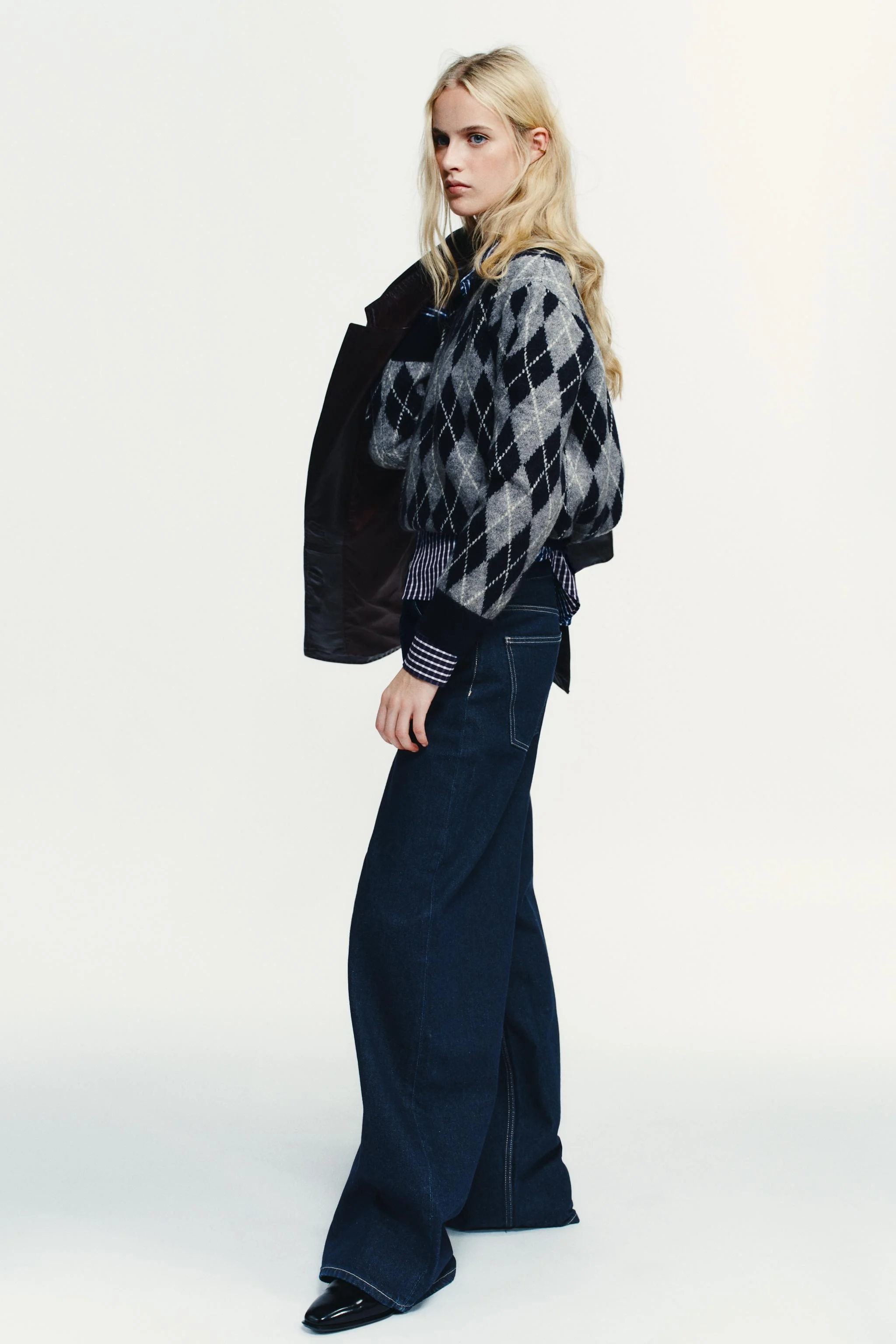 شلوار جین پاچه گشاد و کمر بلند شلوار جین پاچه گشاد و کمر بلند