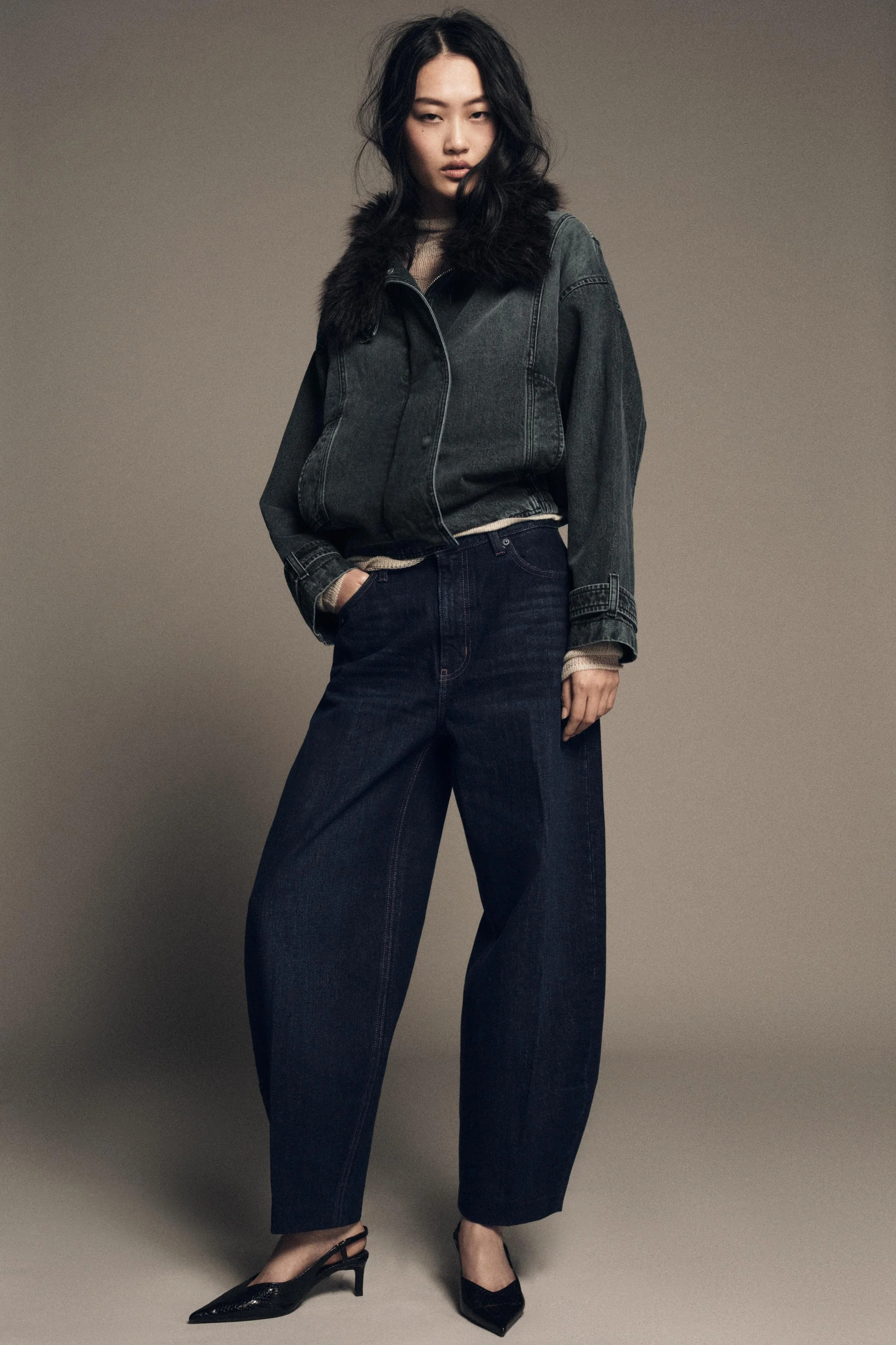 شلوار جین بشکه ای کمر بلند ZW COLLECTION شلوار جین بشکه ای کمر بلند ZW COLLECTION