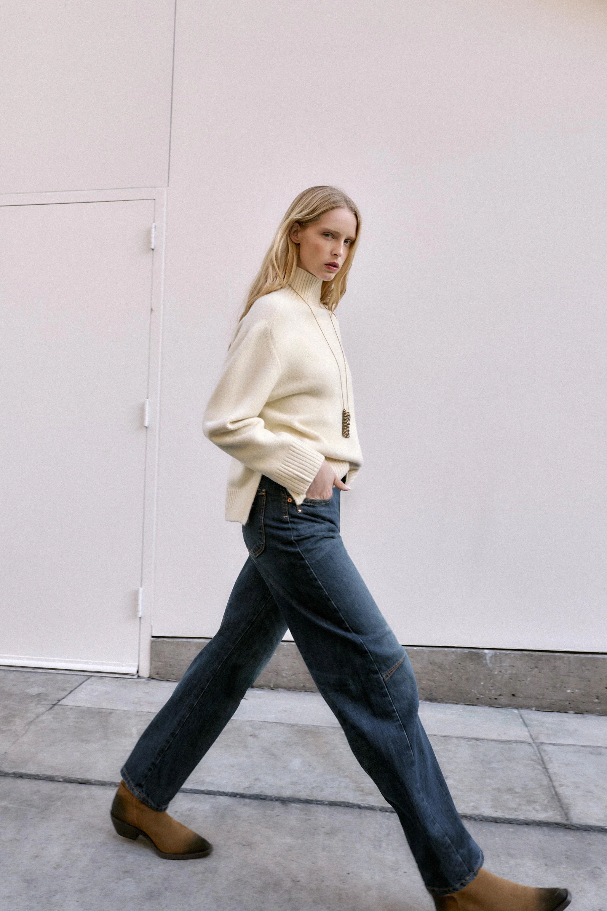 شلوار جین فاق متوسط مدل Balloon Fit شلوار جین فاق متوسط مدل Balloon Fit