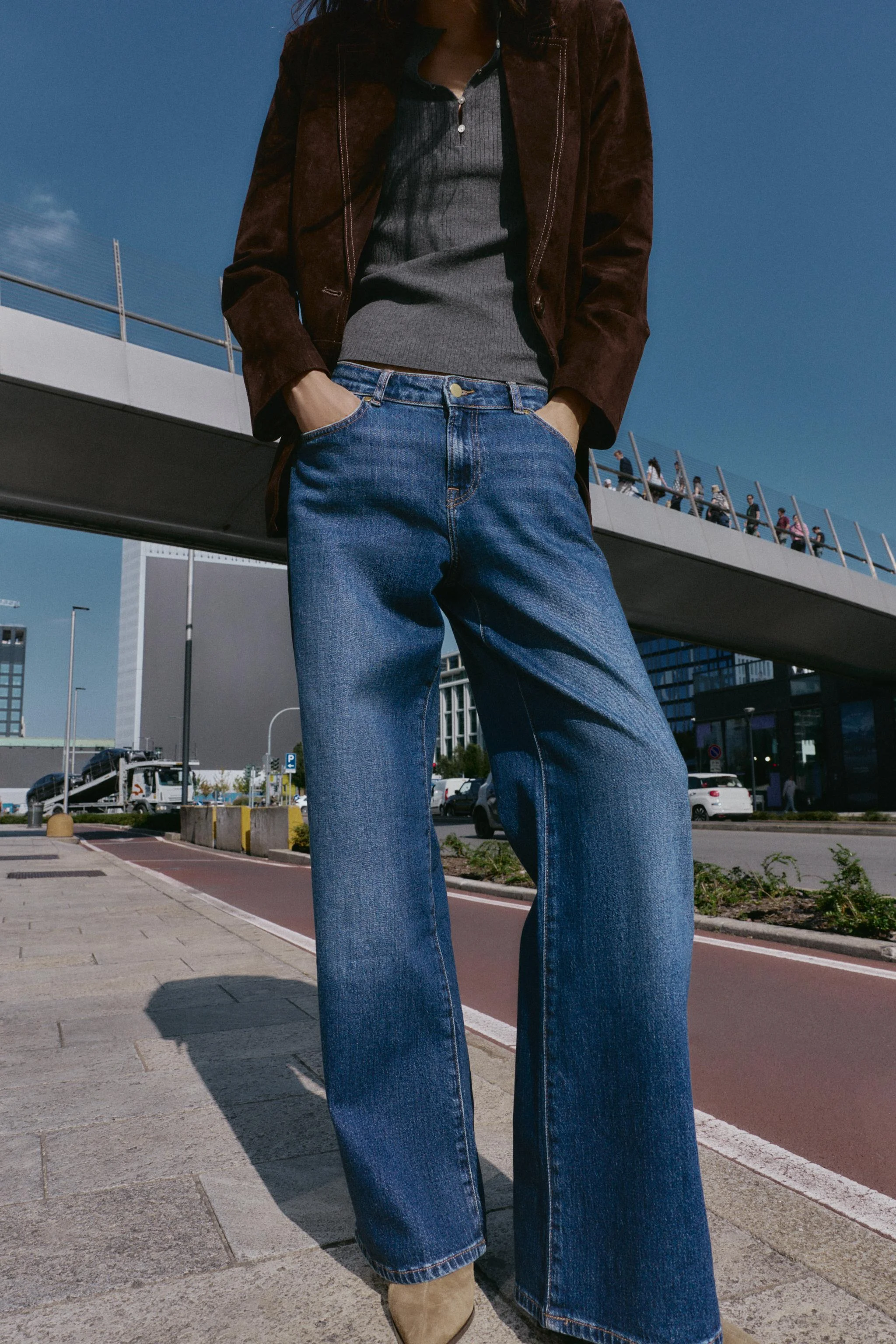 شلوار جین فاق کوتاه راسته مدل Z1975 شلوار جین فاق کوتاه راسته مدل Z1975