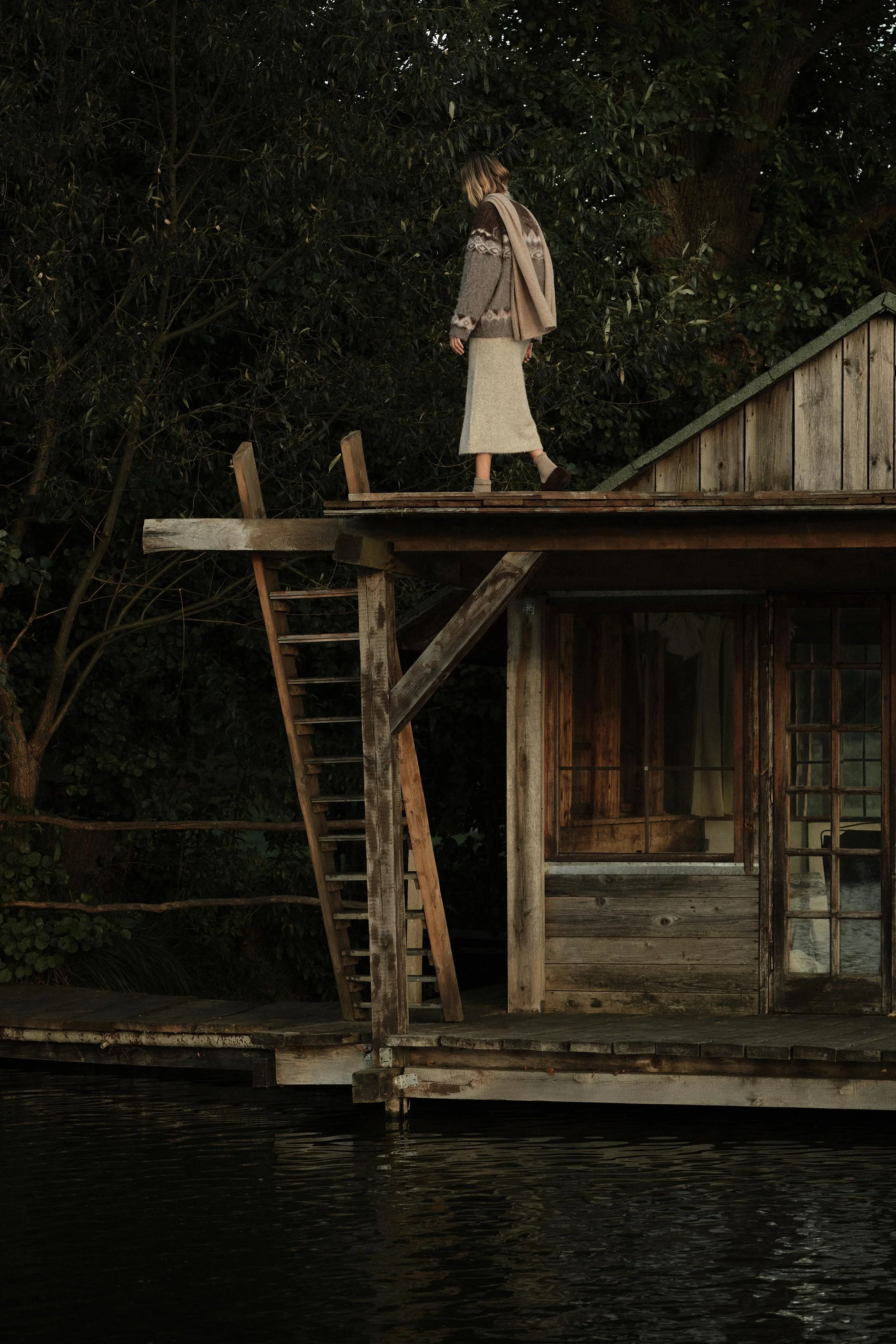 ژاکت بافتنی یقه هفت با جزئیات پارچه برس خورده ژاکت بافتنی یقه هفت با جزئیات پارچه برس خورده