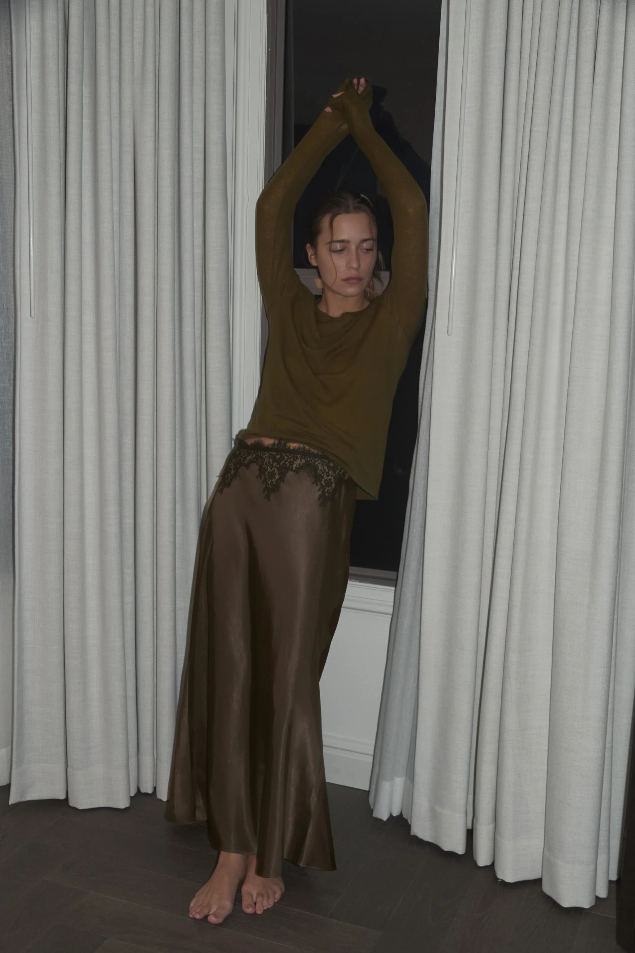 دامن ساتن با تزیین توری