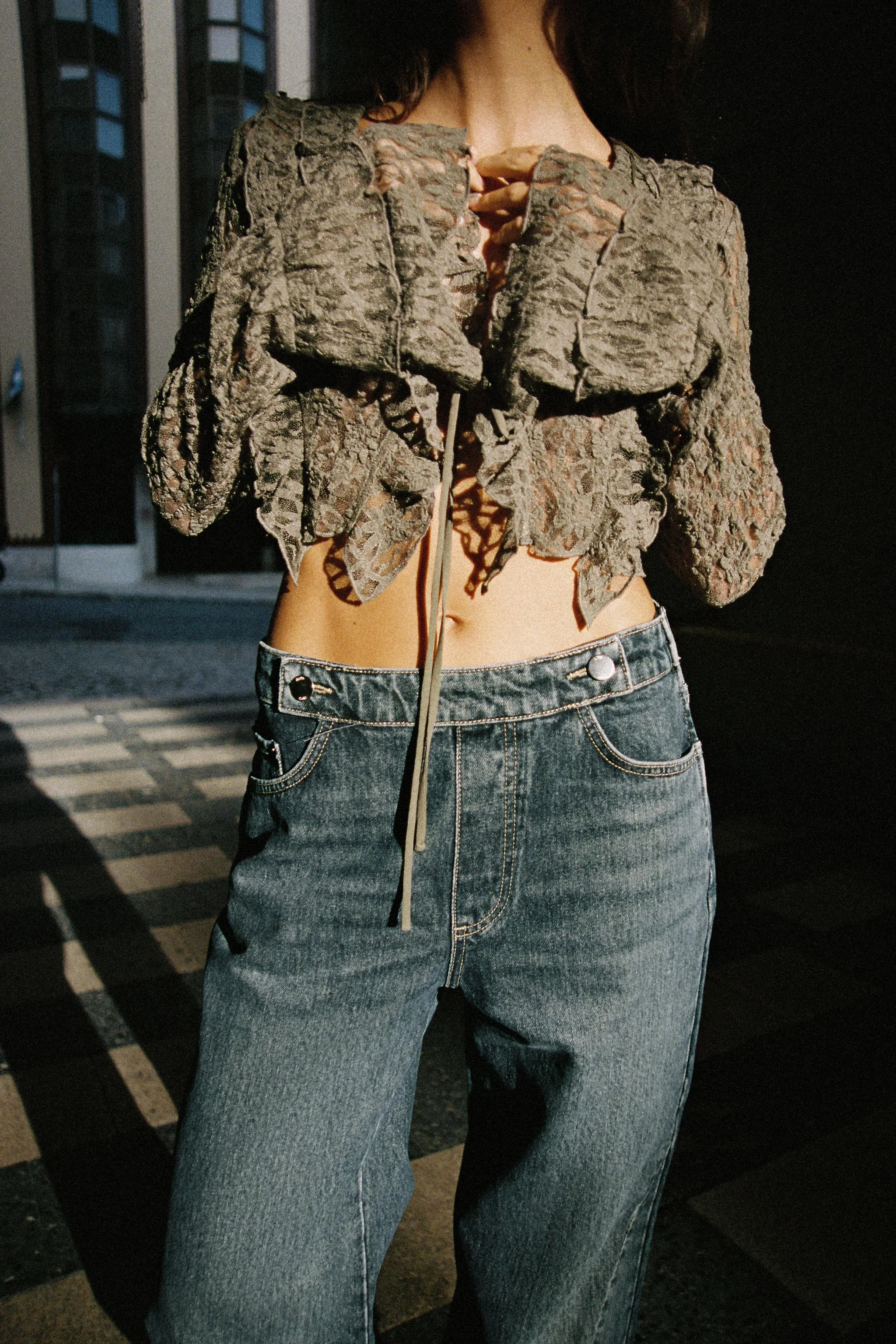 کت کوتاه گیپور با چین های تزیینی کت کوتاه گیپور با چین های تزیینی