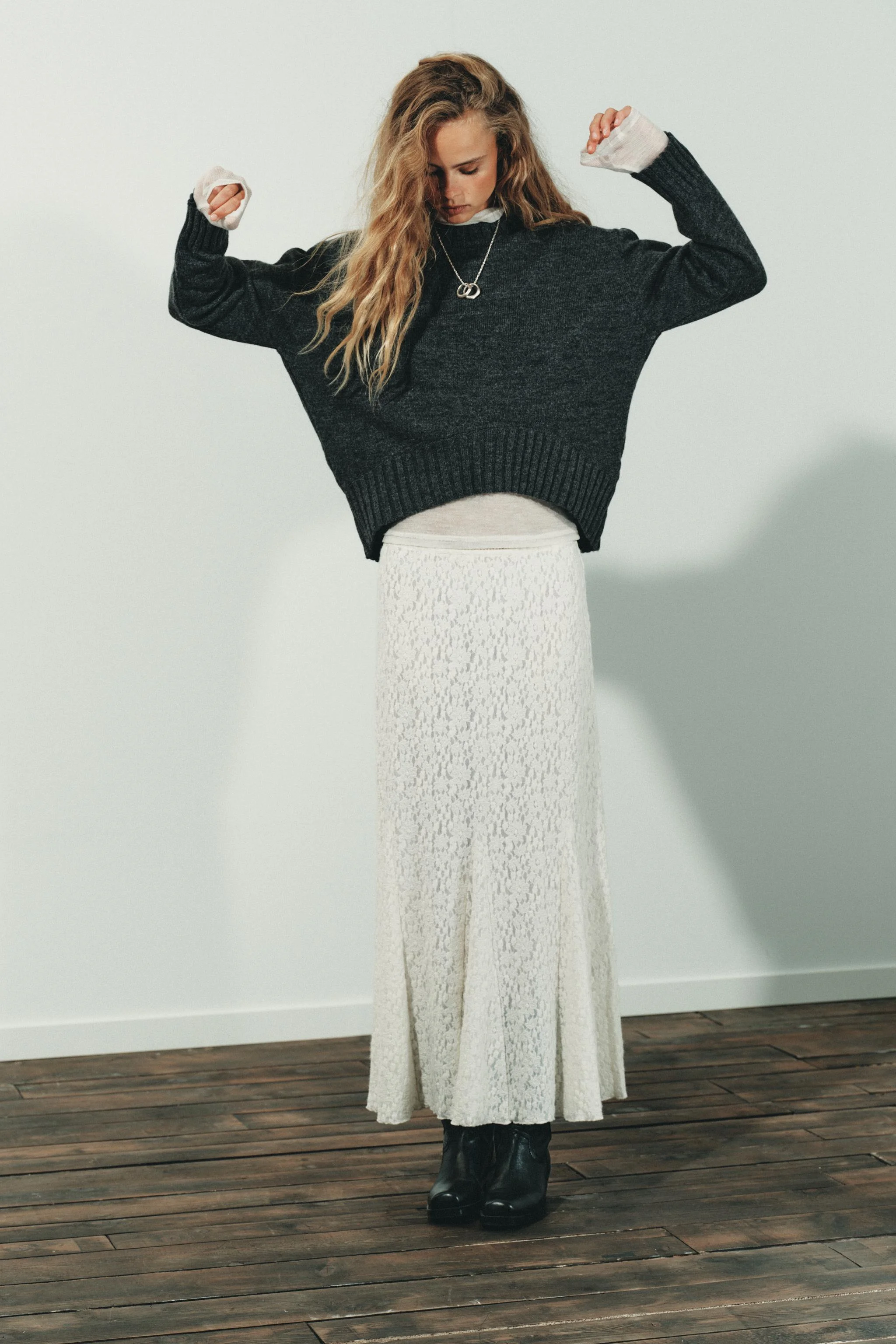 دامن میدی بافت توری لطیف دامن میدی بافت توری لطیف