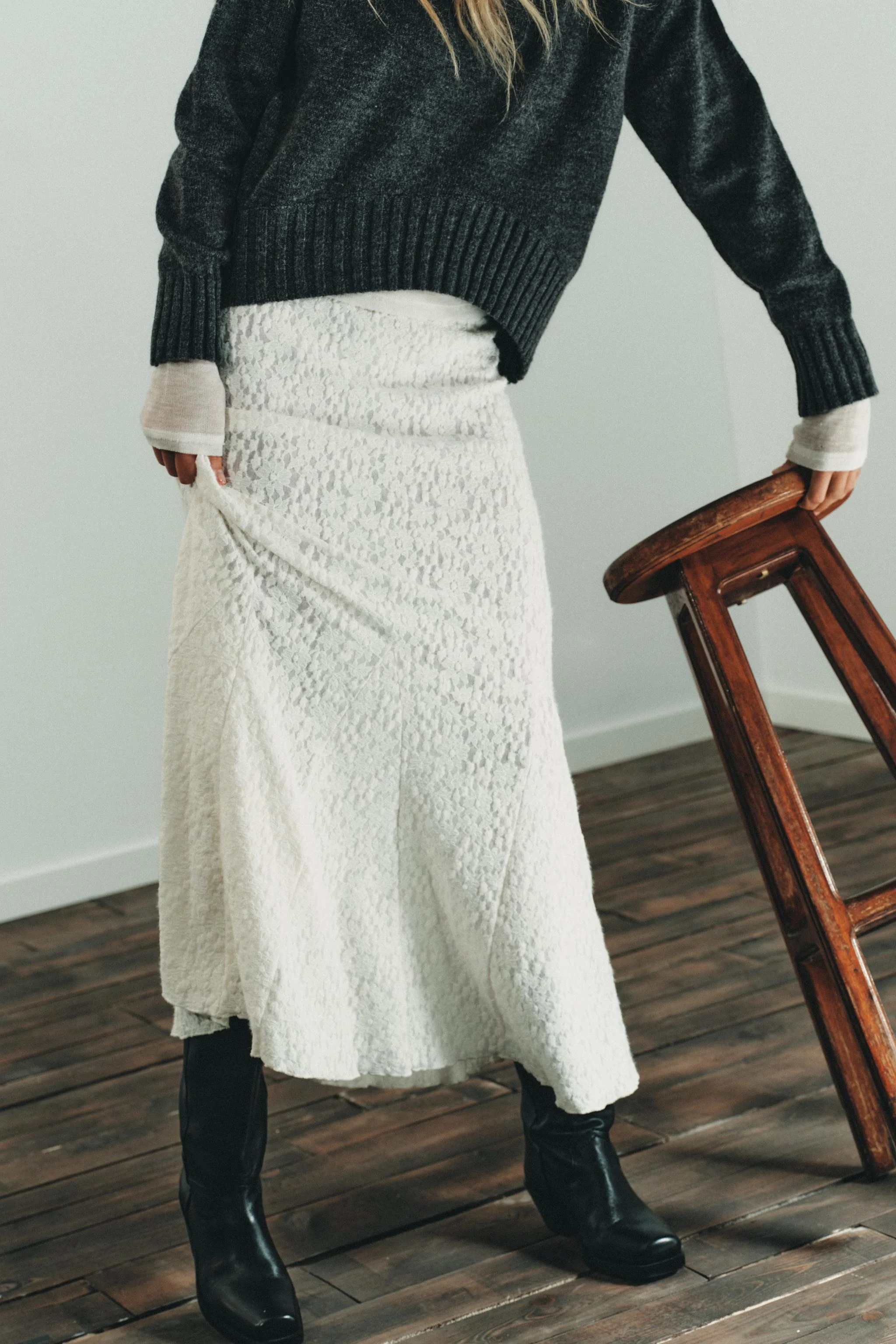 دامن میدی بافت توری لطیف دامن میدی بافت توری لطیف