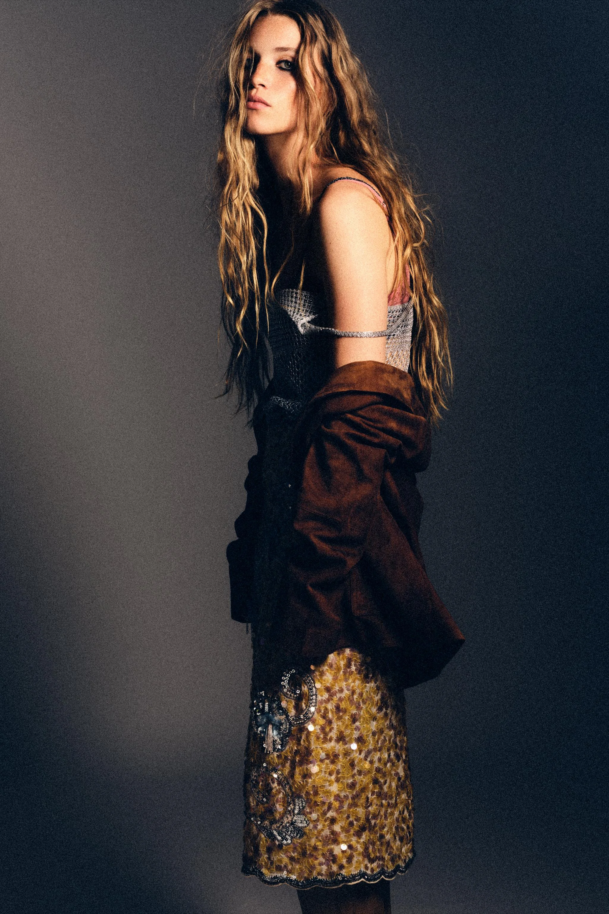 دامن میدی با گلدوزی و منجوق دوزی دامن میدی با گلدوزی و منجوق دوزی