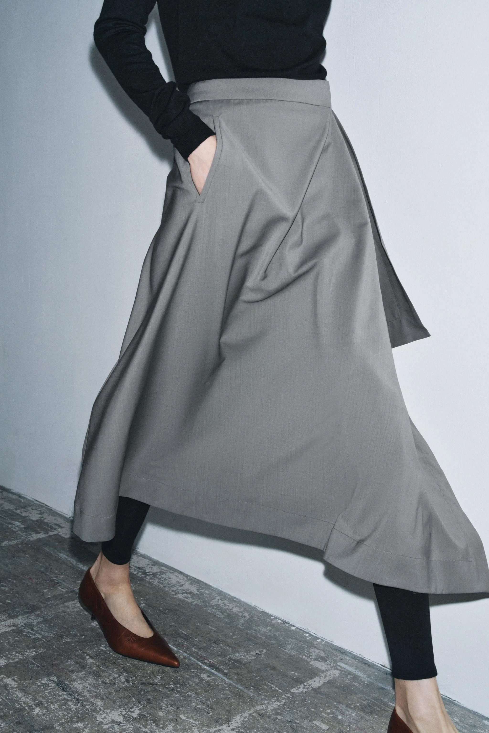 دامن پشمی نامتقارن دبلیو کالکشن دامن پشمی نامتقارن دبلیو کالکشن