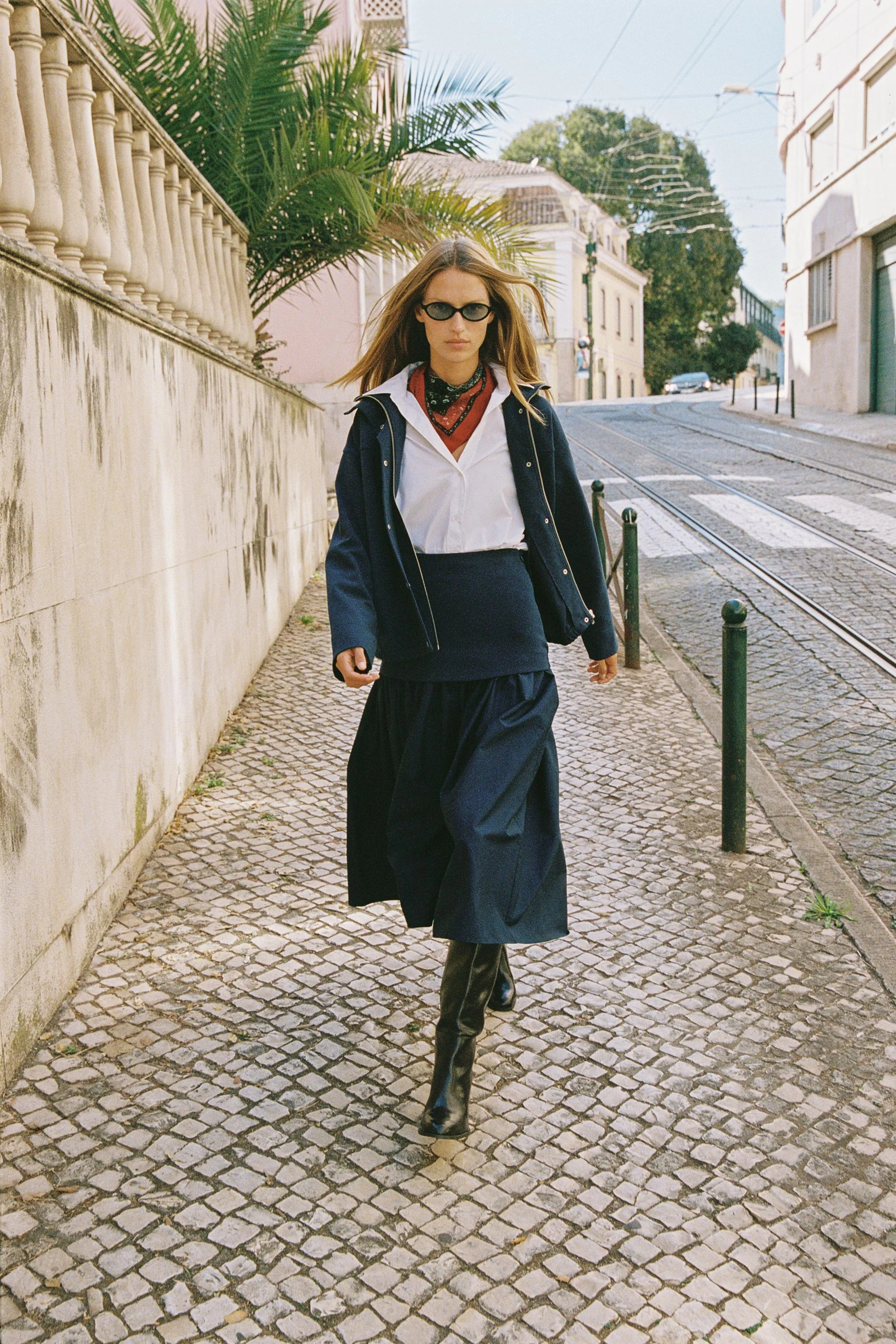 دامن میدی در هم بافته