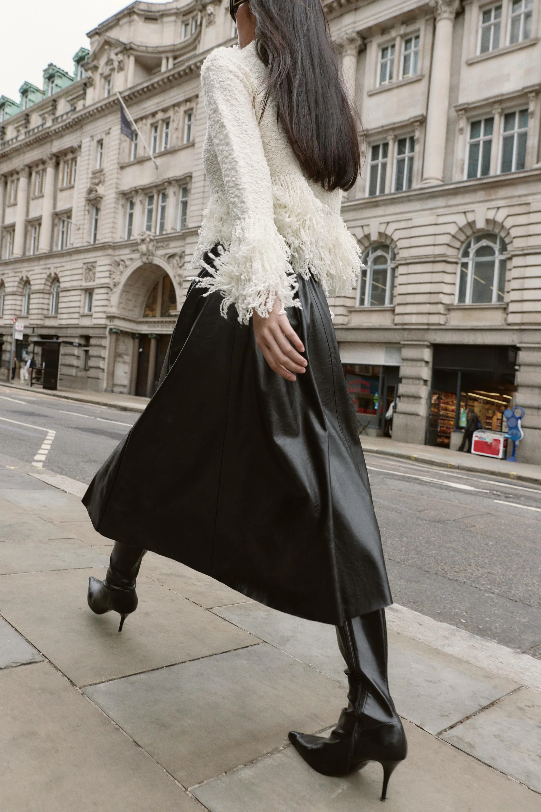 دامن میدی چرمی مصنوعی با کمربند دامن میدی چرمی مصنوعی با کمربند