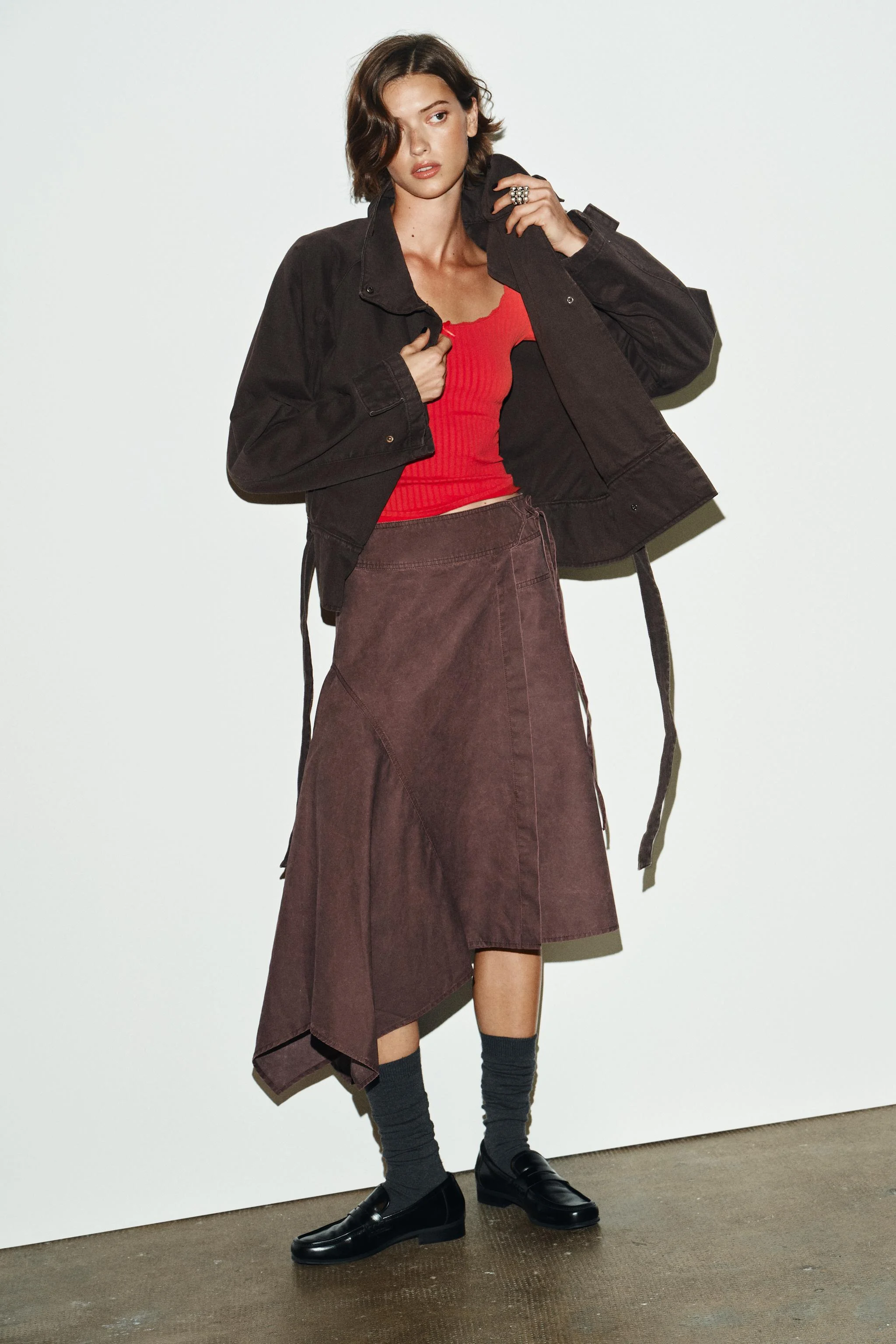 دامن پارچه ای با افکت شسته شده و مدل سارونگ نامتقارن دامن پارچه ای با افکت شسته شده و مدل سارونگ نامتقارن