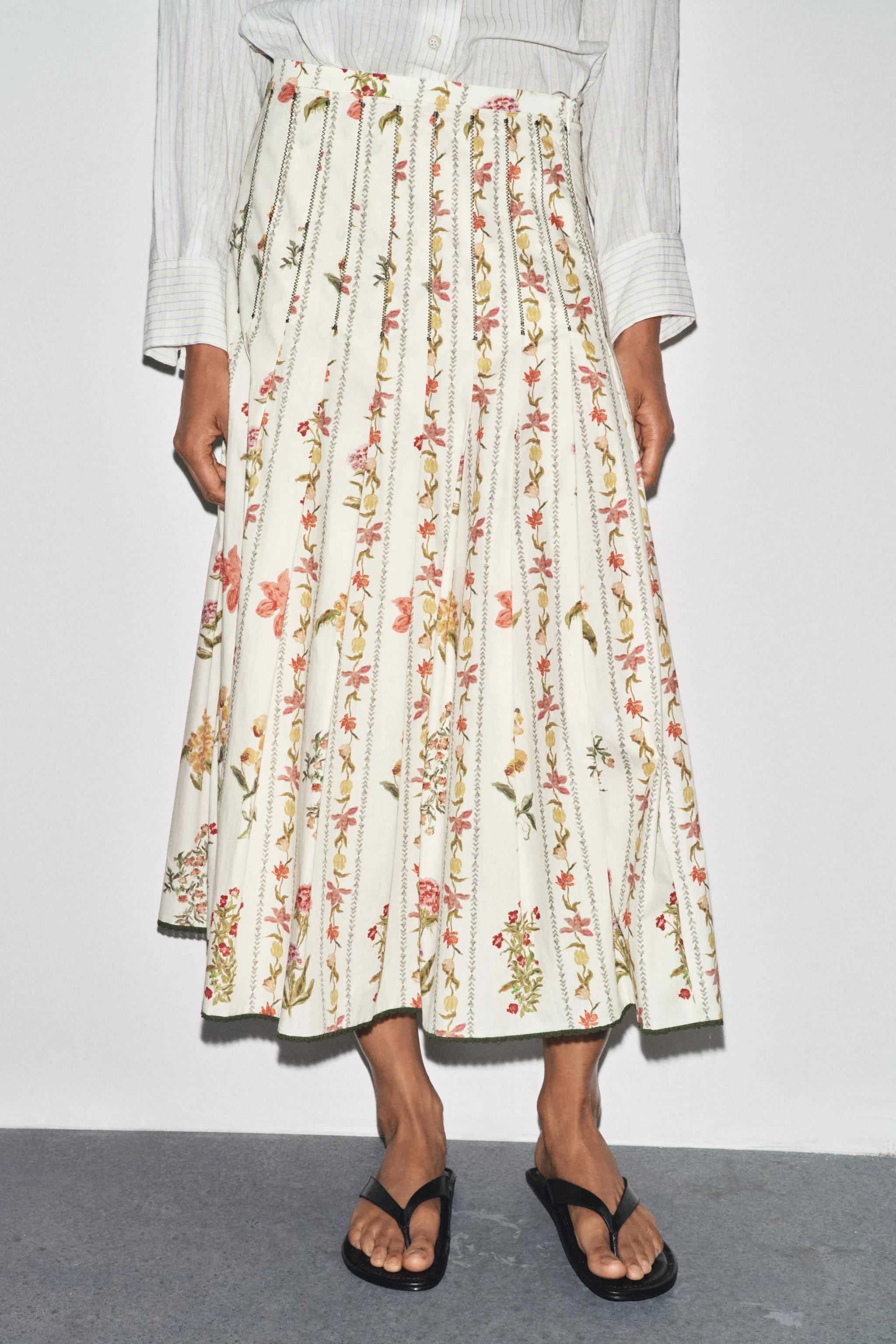 دامن میدی طرح دار زنانه مدل پلیسه ای دامن میدی طرح دار زنانه مدل پلیسه ای