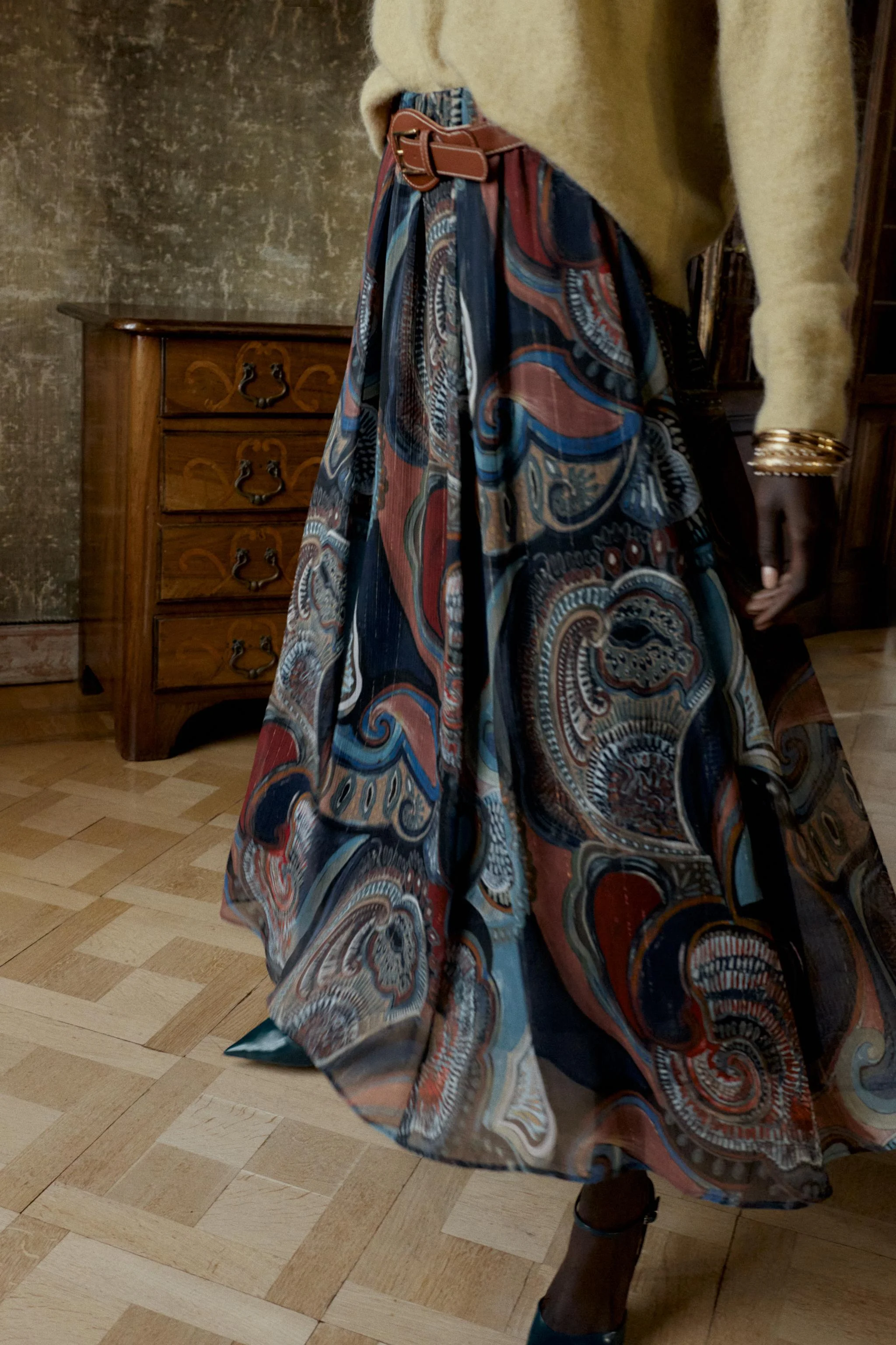 دامن میدی طرح دار با نخ فلزی و کمربند