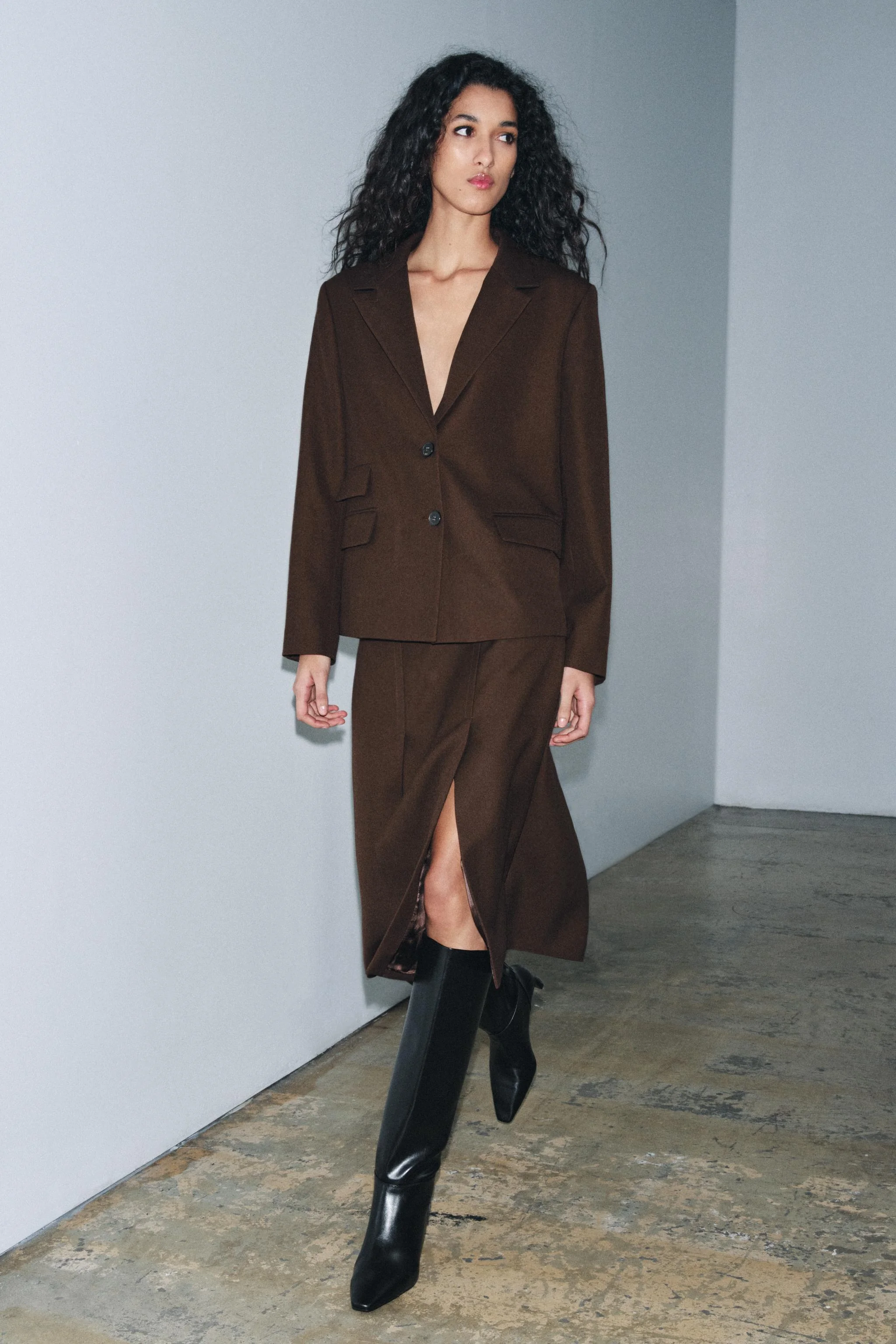 دامن میدی زنانه ZW COLLECTION با پلیسه جعبه ای دامن میدی زنانه ZW COLLECTION با پلیسه جعبه ای