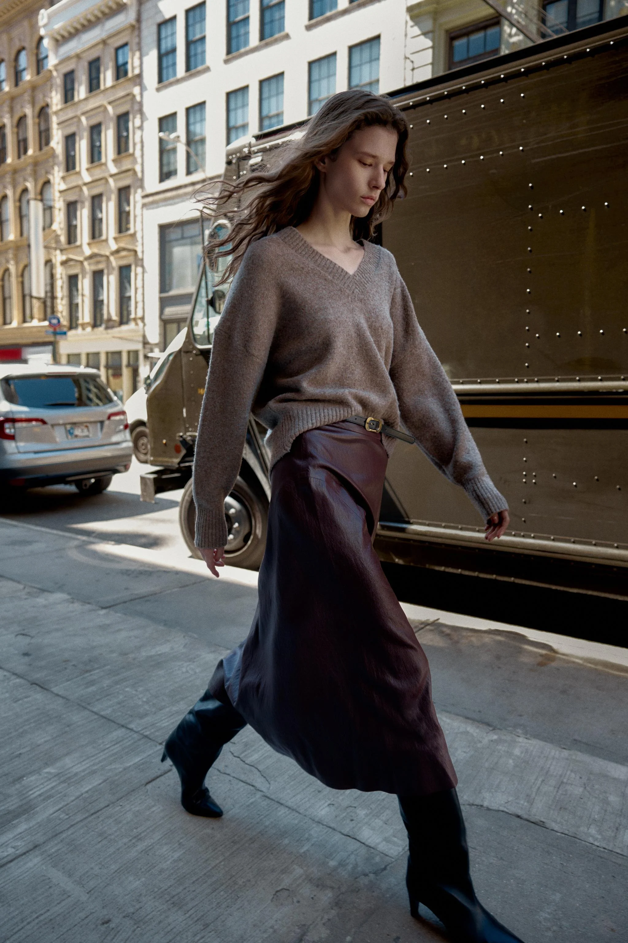 دامن میدی چرم مصنوعی با کمربند دامن میدی چرم مصنوعی با کمربند