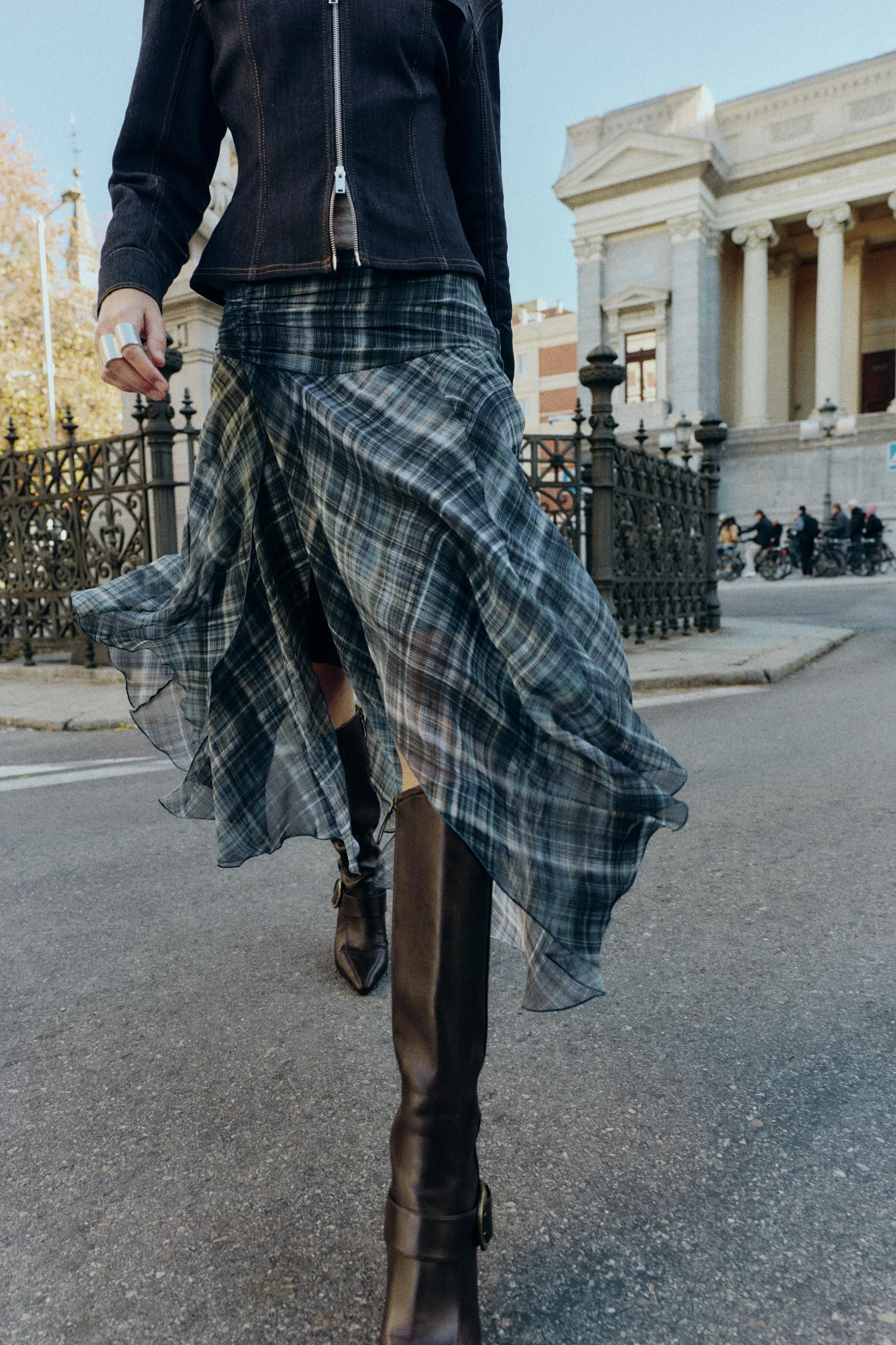 دامن میدی طرحدار نامتقارن دامن میدی طرحدار نامتقارن