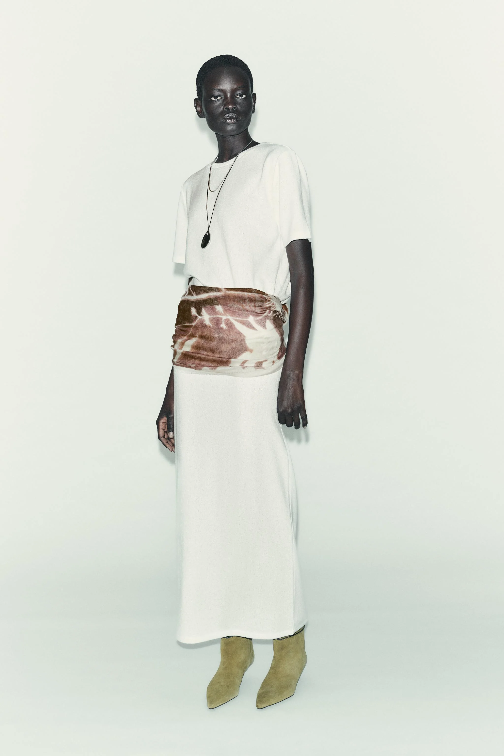 دامن میدی بافتنی برش دار