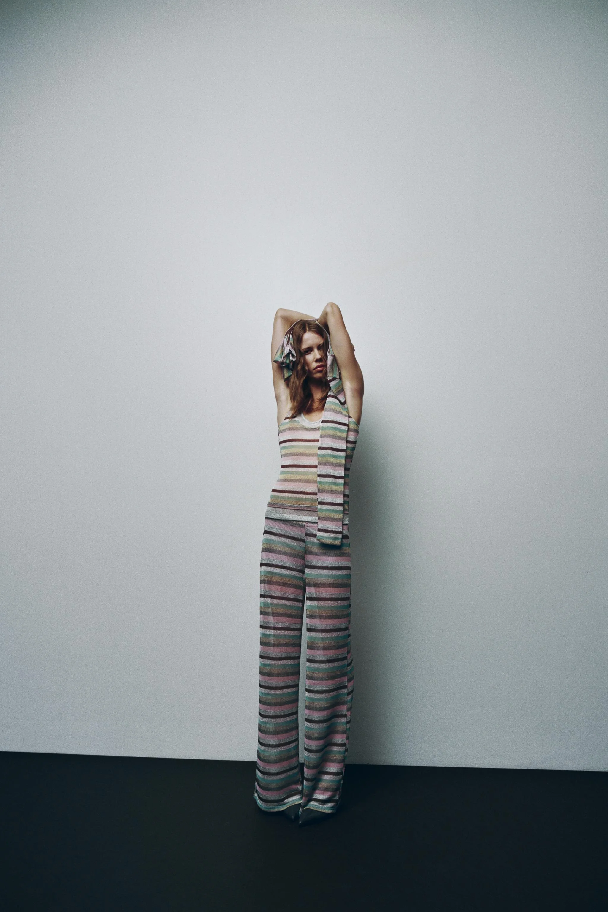 تاپ راه راه با نخ فلزی تاپ راه راه با نخ فلزی