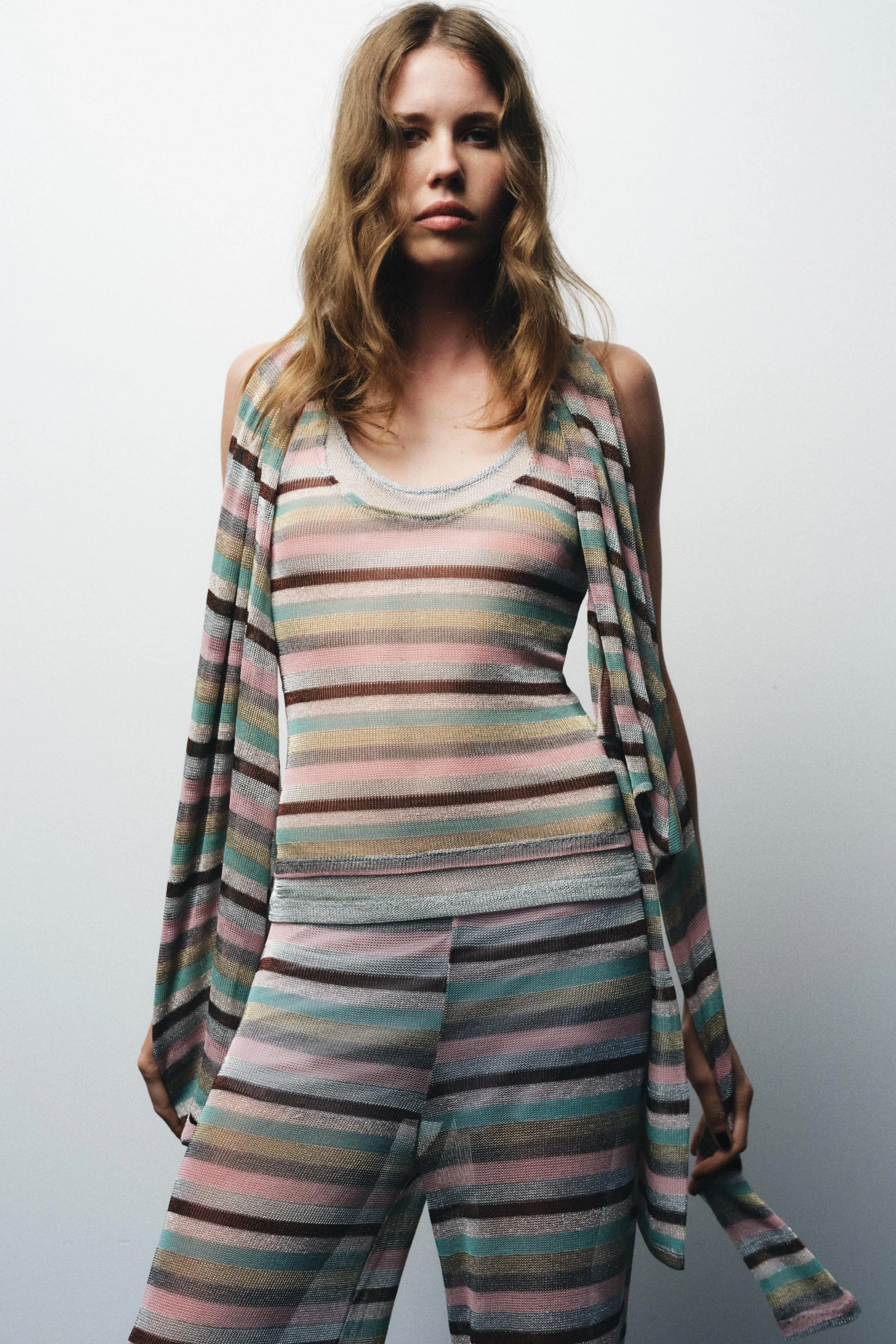 تاپ راه راه با نخ فلزی تاپ راه راه با نخ فلزی