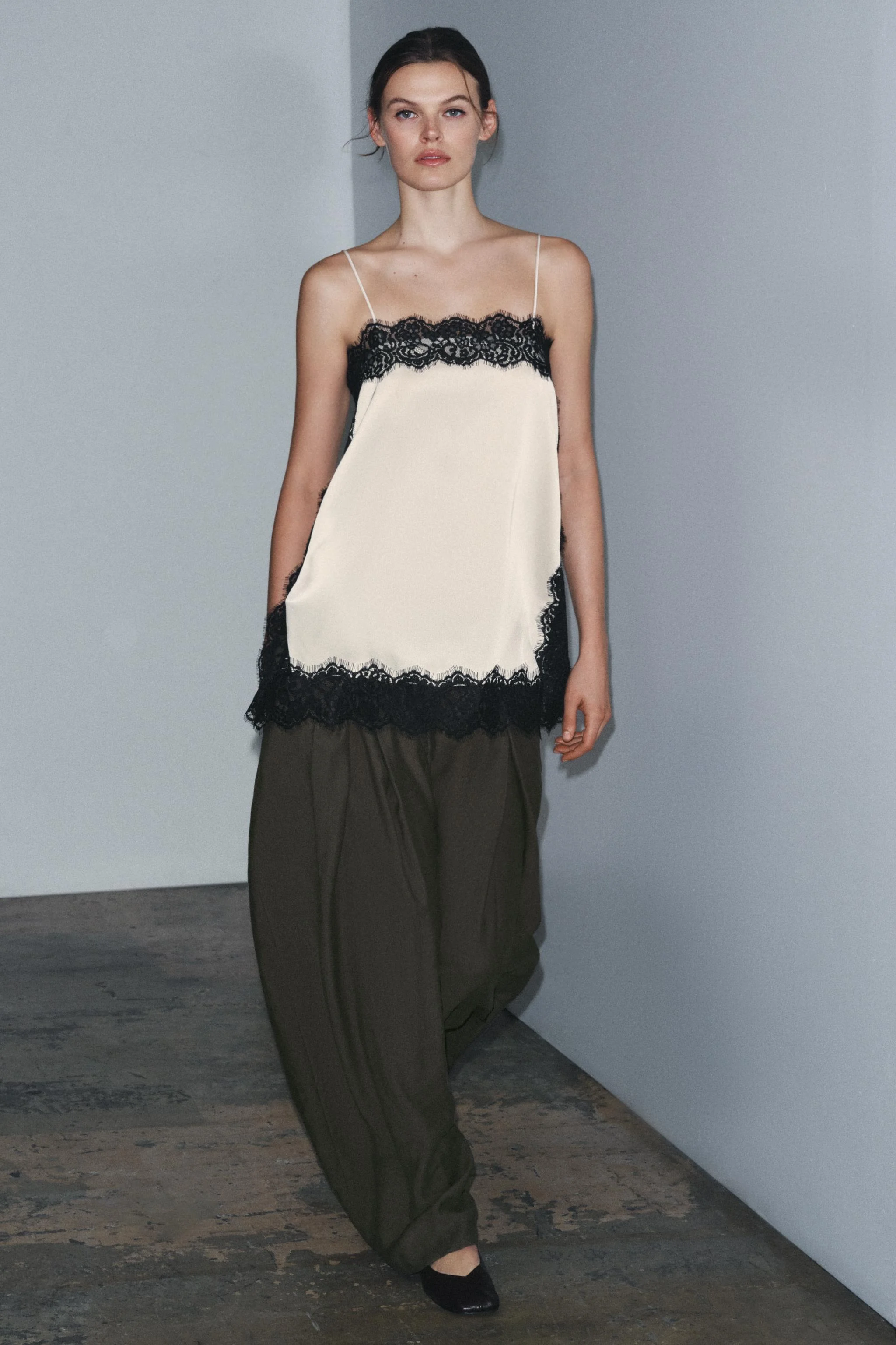 تاپ زنانه ZW COLLECTION با گیپور ساتن