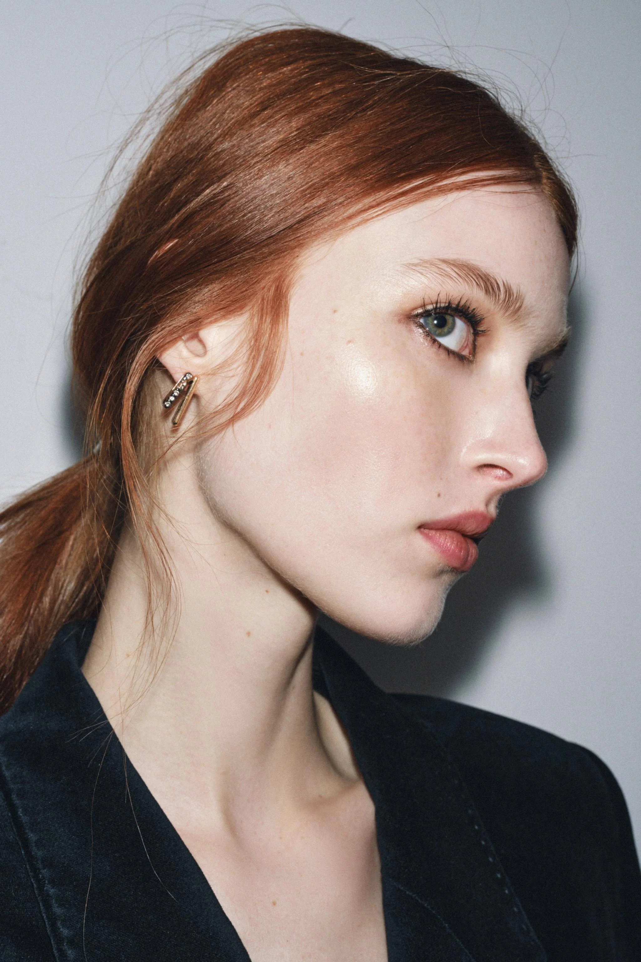 گوشواره های فلزی نگین دار