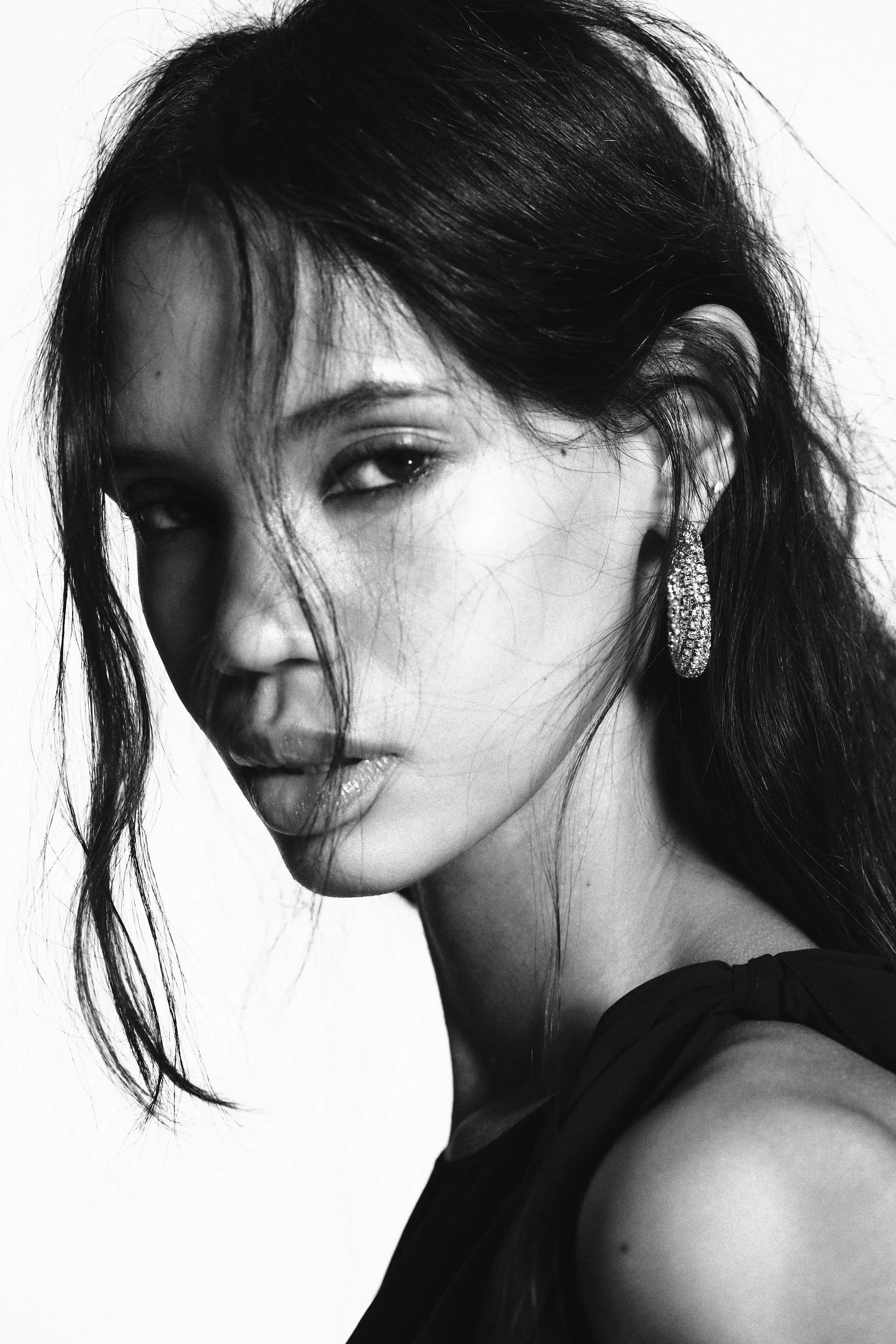 گوشواره های حلقه ای نگین دار