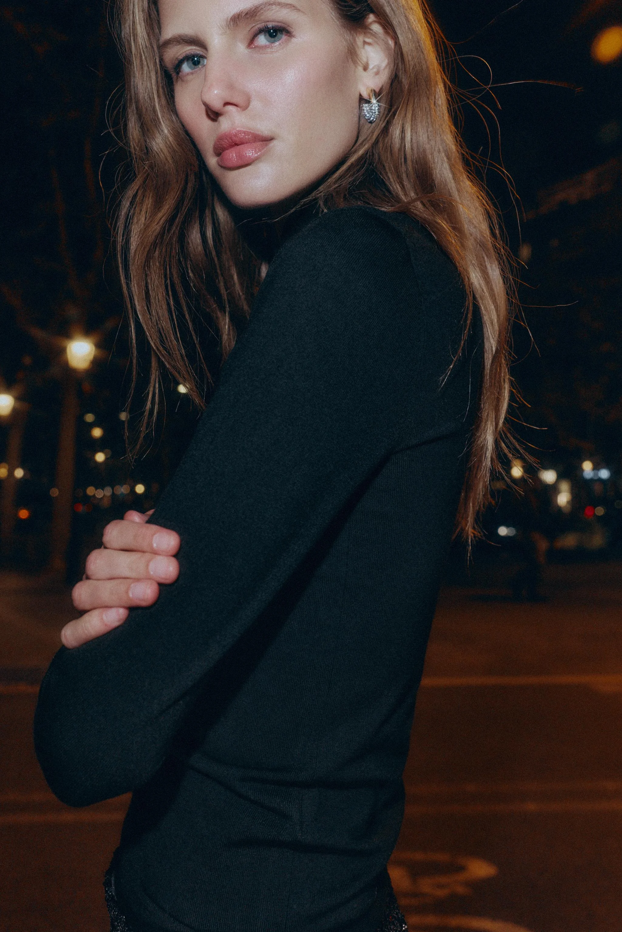 گوشواره های حلقه ای نگین دار