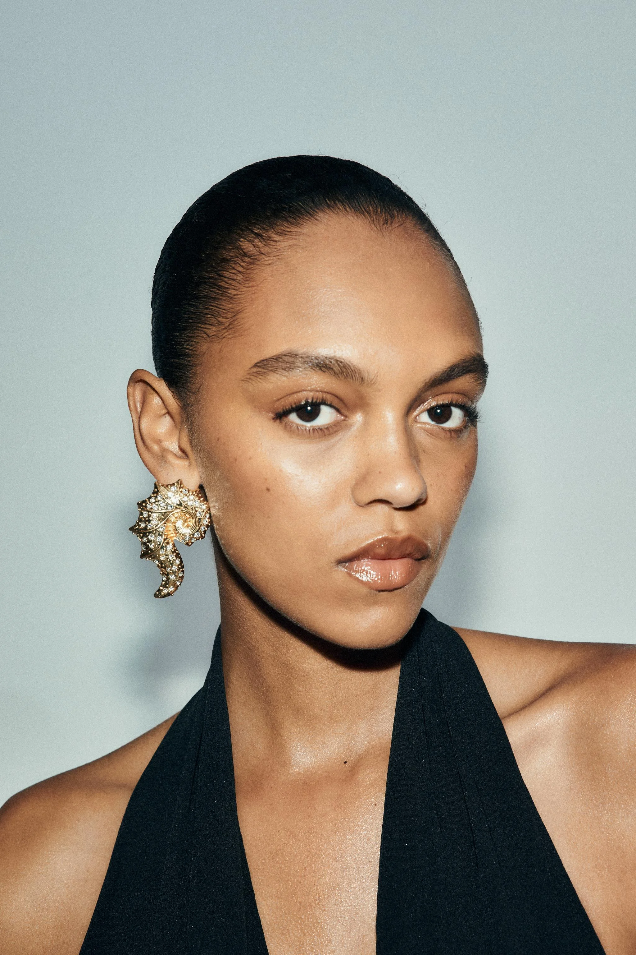 گوشواره های حلزونی تزئین شده با جواهر