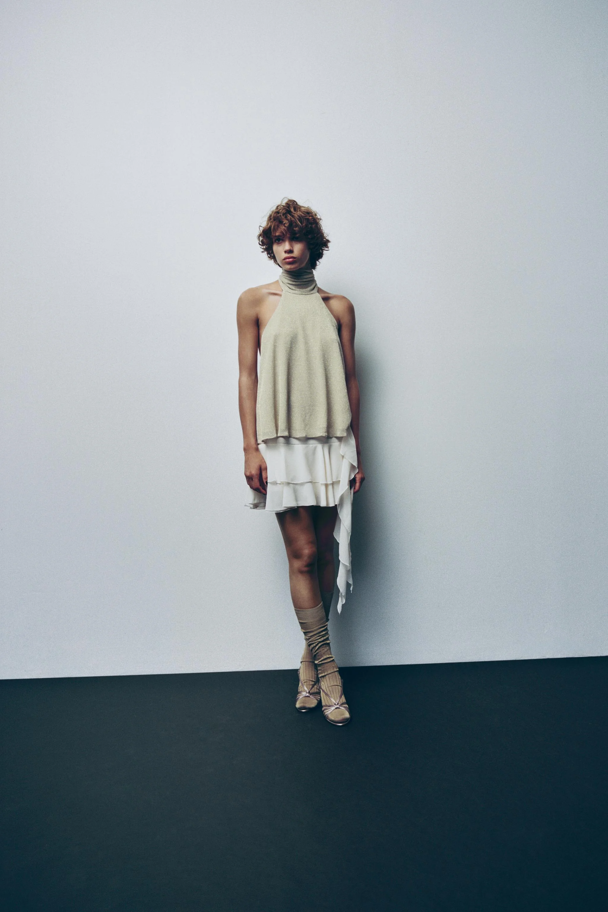 تاپ هالتر با نخ متالیک تاپ هالتر با نخ متالیک