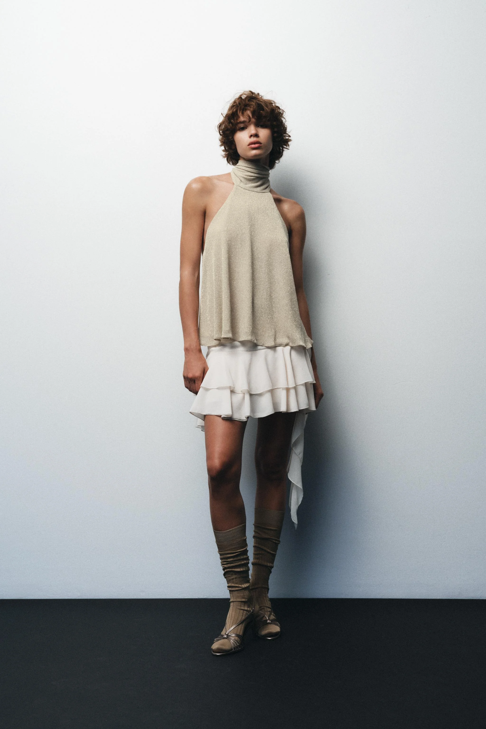 تاپ هالتر با نخ متالیک تاپ هالتر با نخ متالیک