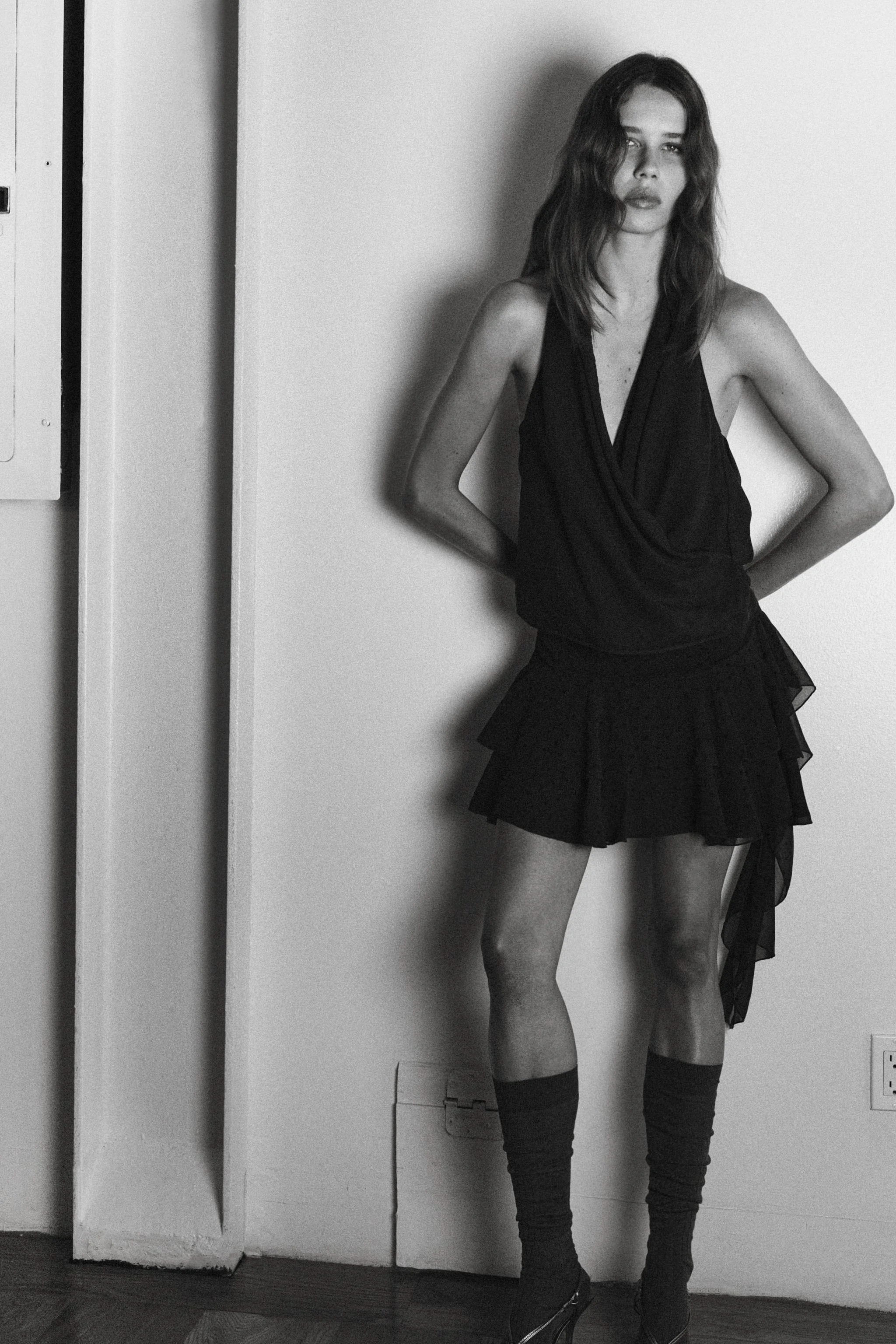 تاپ یقه هالتر با پارچه لَخت