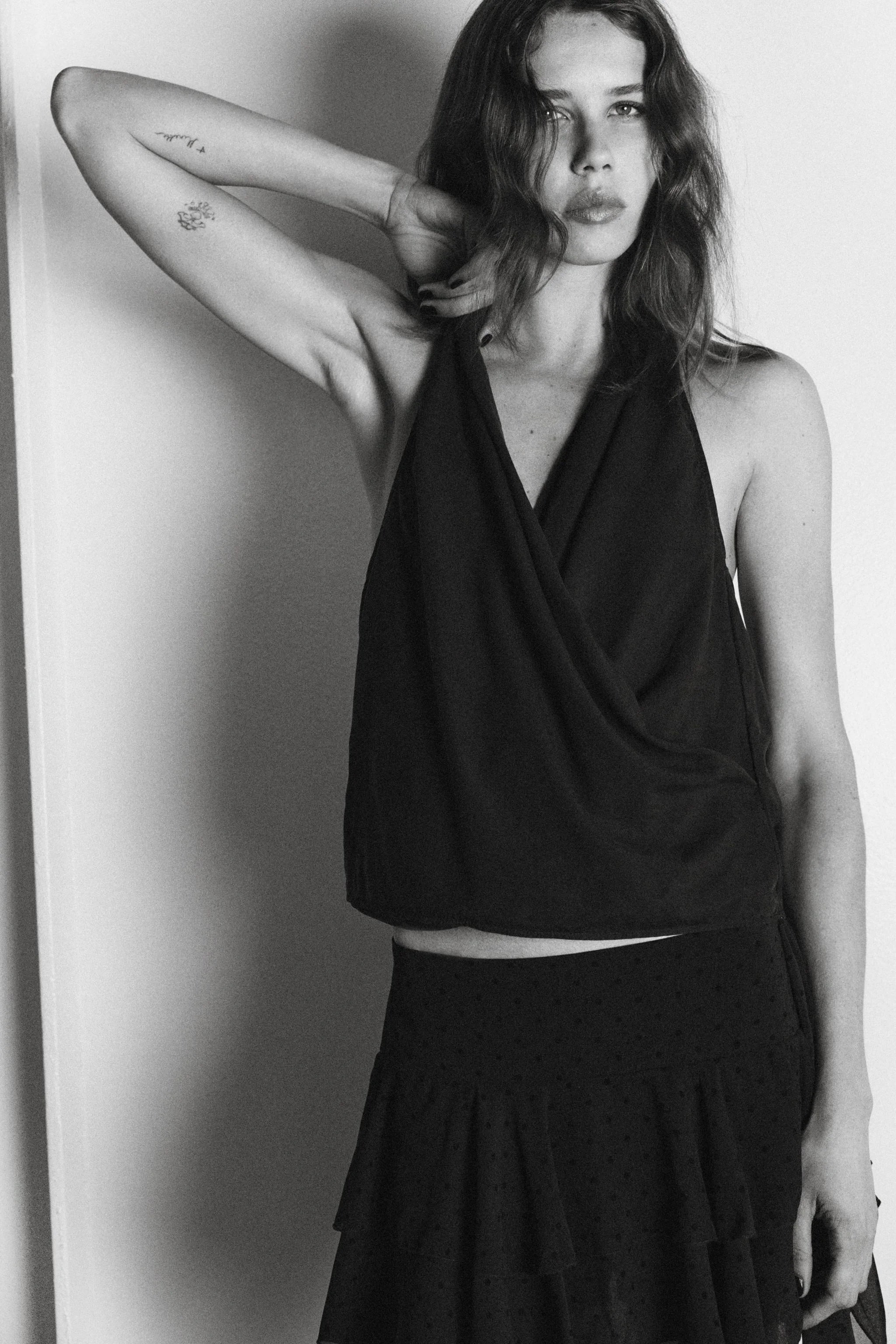 تاپ یقه هالتر با پارچه لَخت