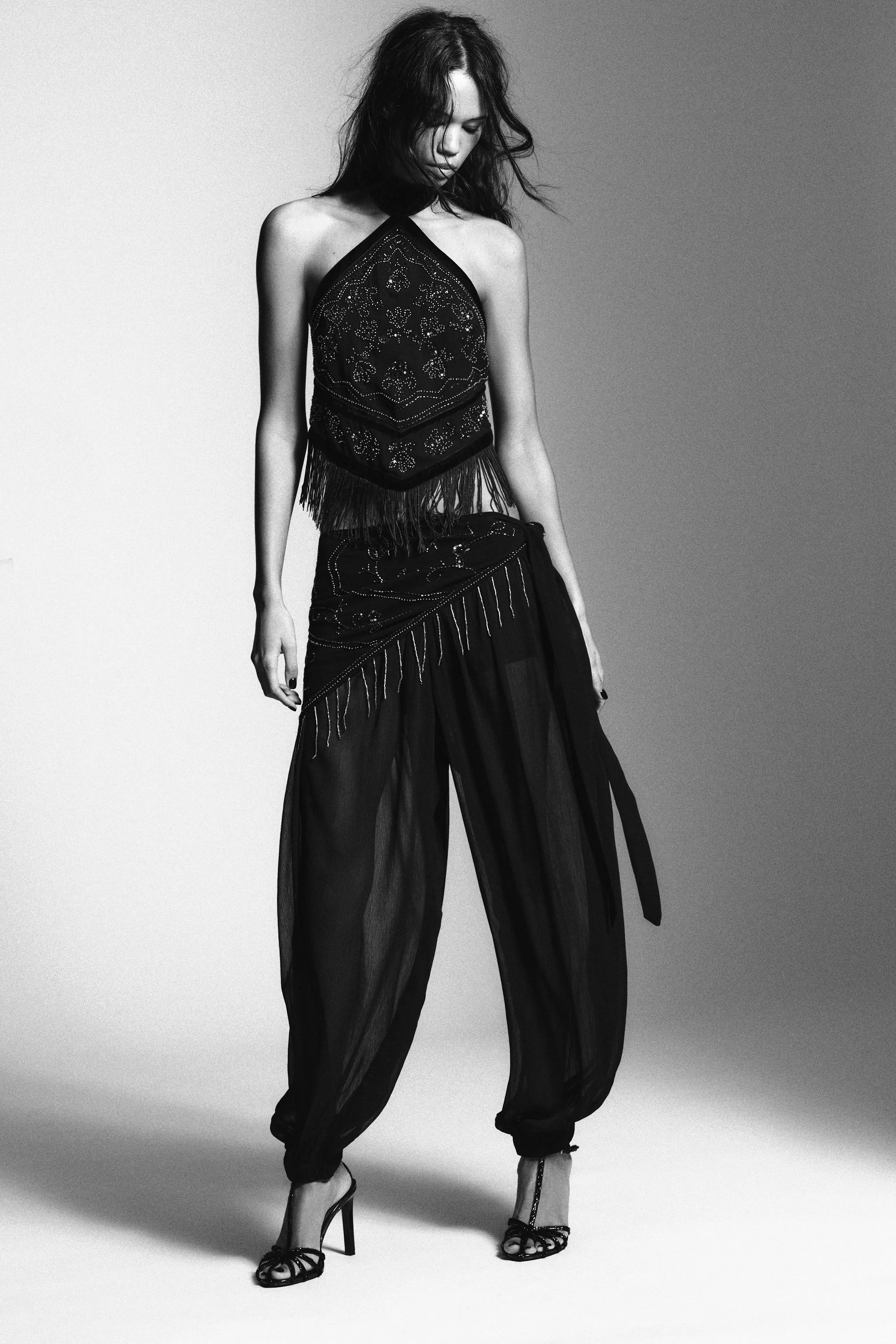 تاپ ترکیب شده یقه هالتر مهره دار ژرژت تاپ ترکیب شده یقه هالتر مهره دار ژرژت