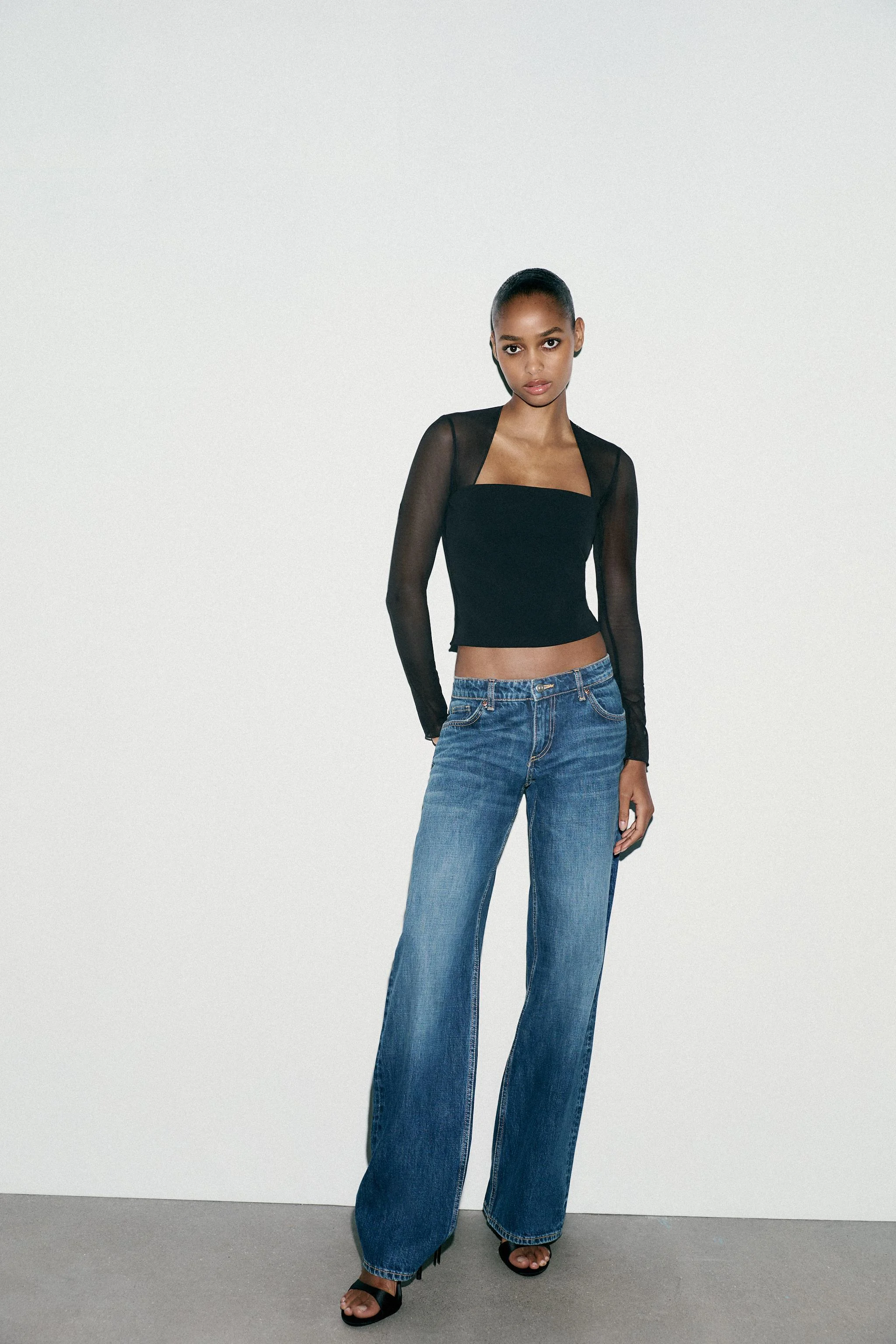 تاپ جذب با پارچه توری ست تاپ جذب با پارچه توری ست