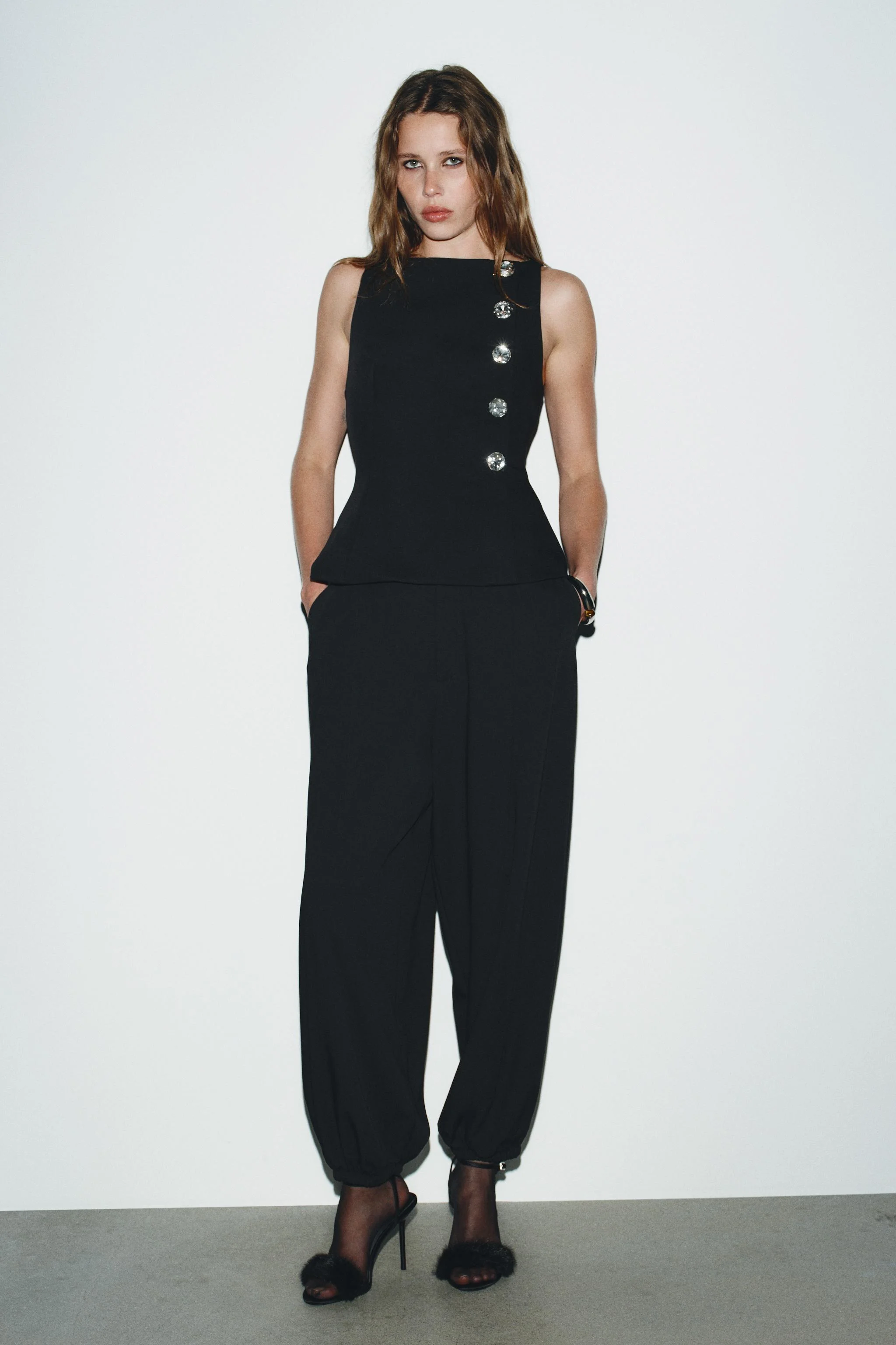 تاپ یقه قایقی با دکمه های نگین دار