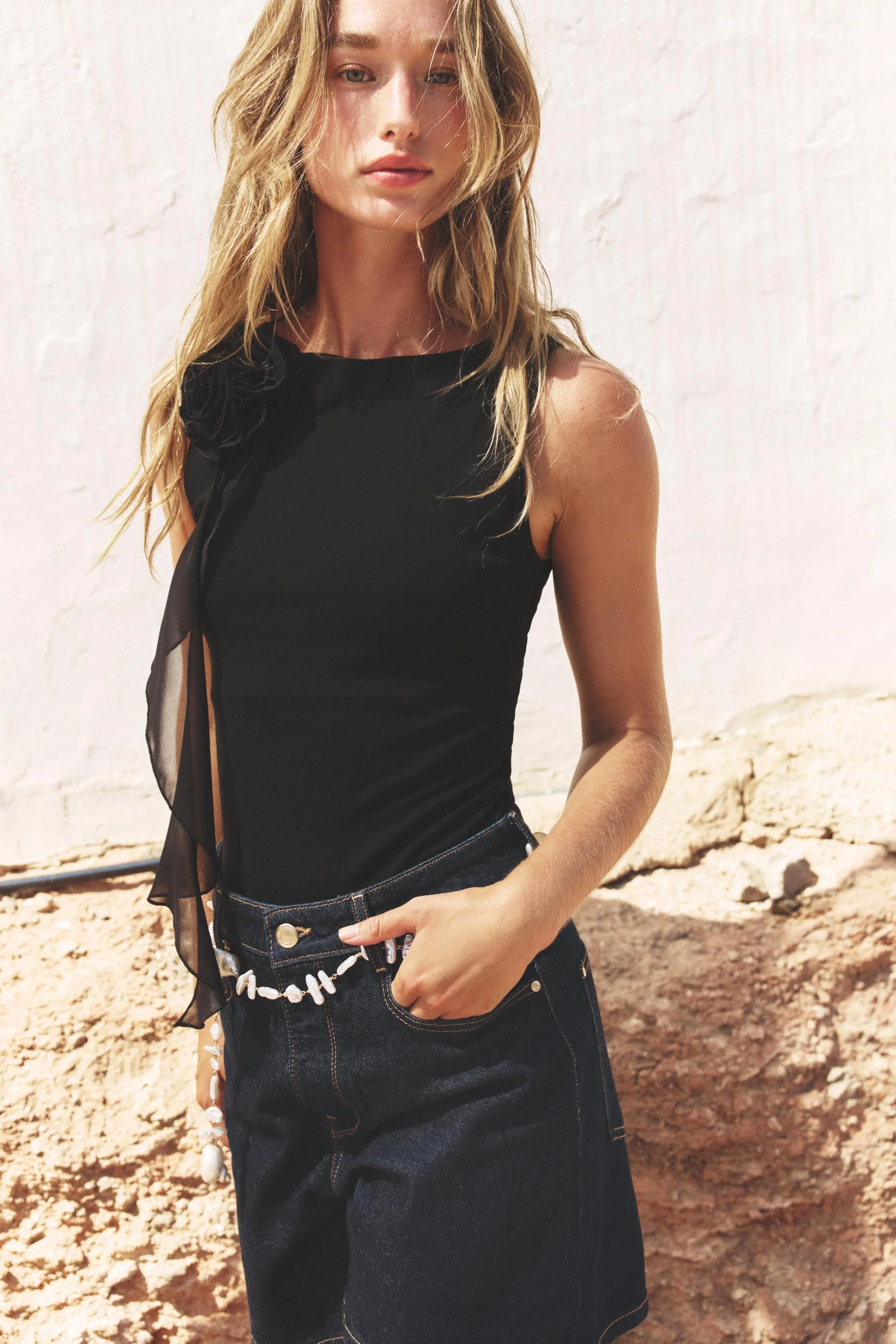 تاپ بدون آستین با طرح گل