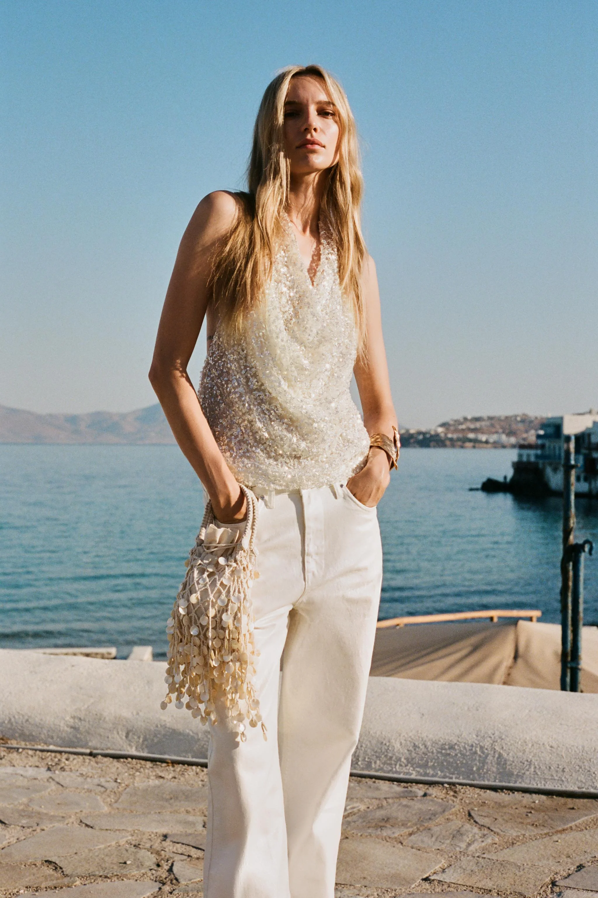 تاپ یقه هالتر پولک دار تاپ یقه هالتر پولک دار